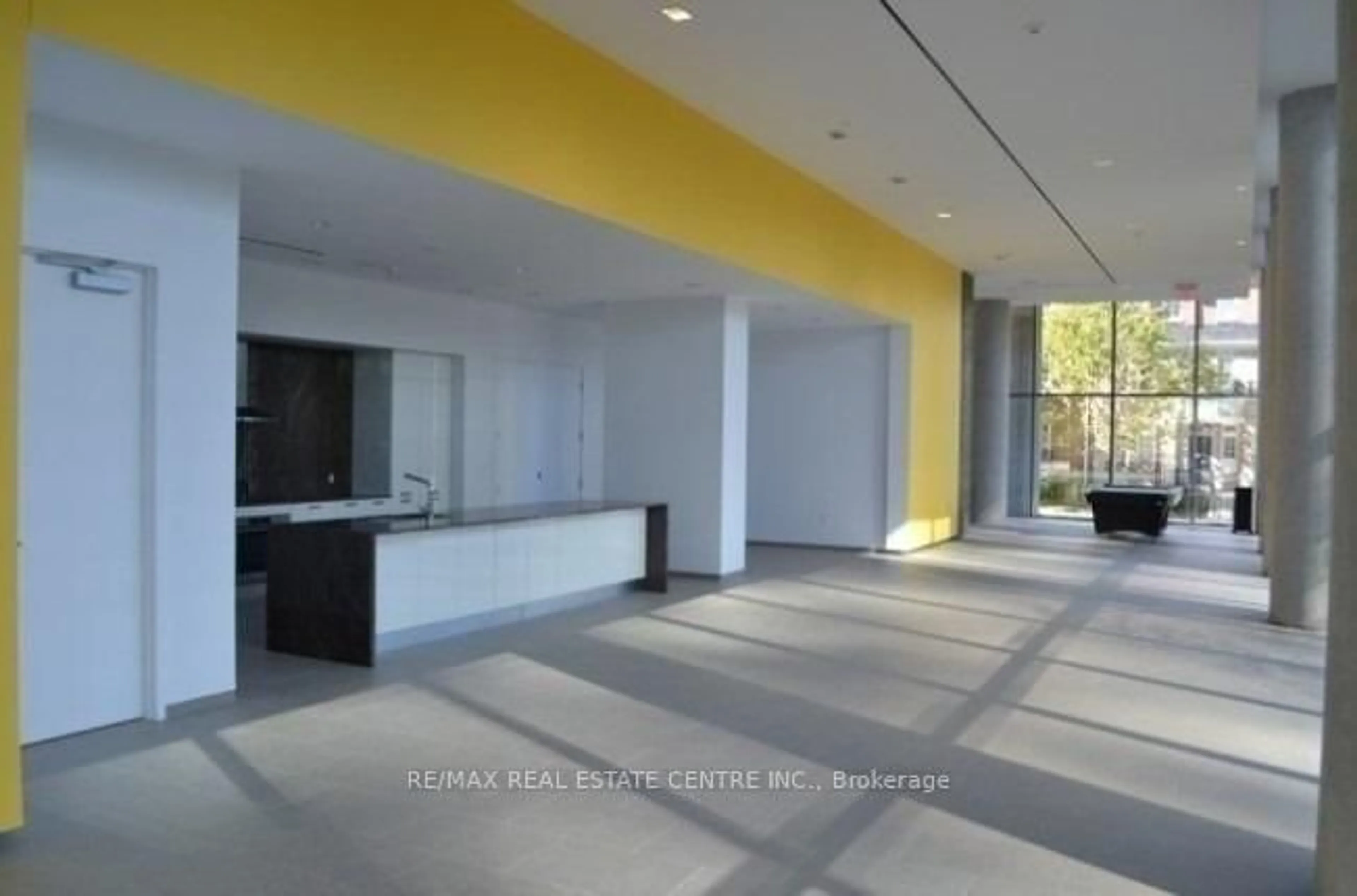 Indoor foyer for 105 The Queensway #1010, Toronto Ontario M6S 5B5