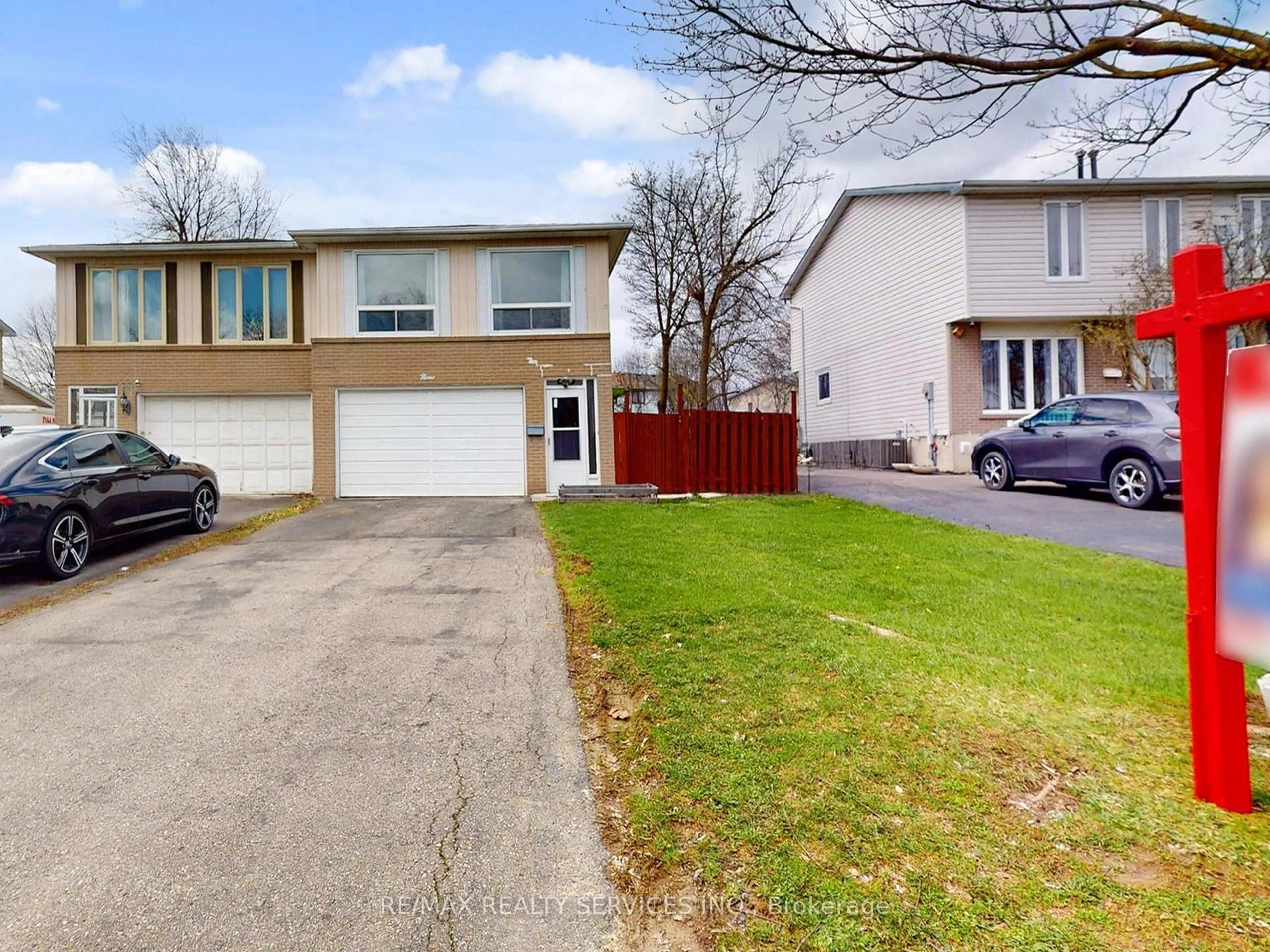 A pic from outside/outdoor area/front of a property/back of a property/a pic from drone, street for 9 Glenridge Rd, Brampton Ontario L6S 1N2