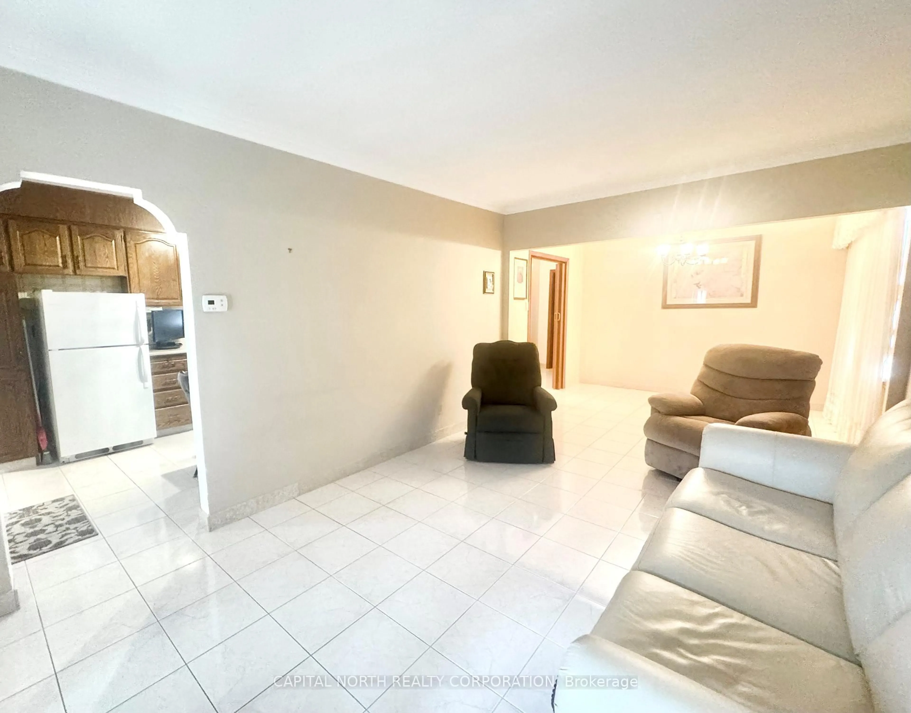 A pic of a room for 70 Beechborough Ave, Toronto Ontario M6M 1Z5