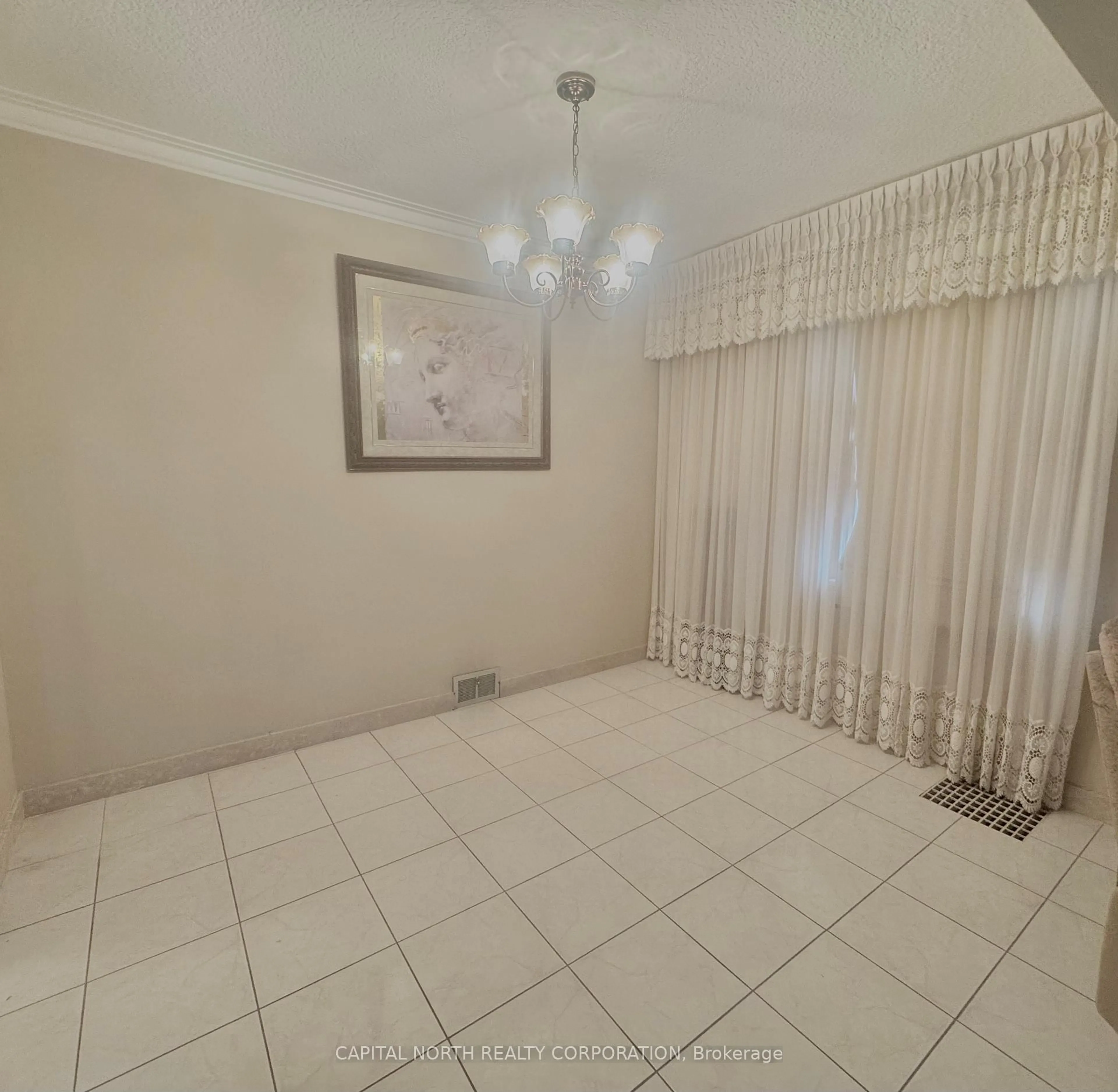 A pic of a room for 70 Beechborough Ave, Toronto Ontario M6M 1Z5