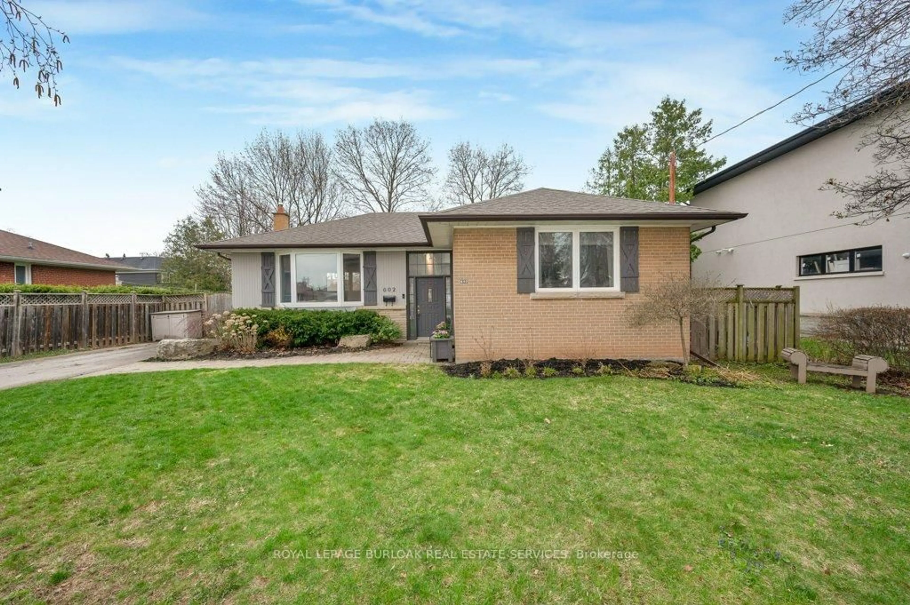 Home with brick exterior material, street for 602 Stephens Cres, Oakville Ontario L6K 1Y3
