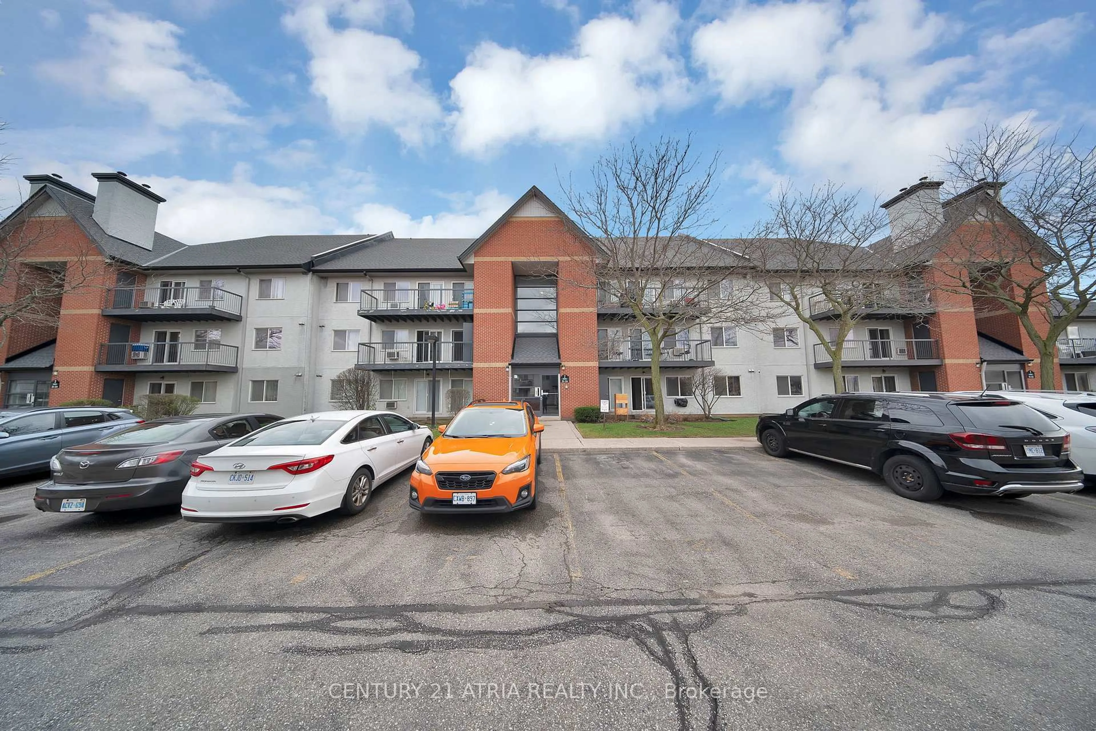 A pic from outside/outdoor area/front of a property/back of a property/a pic from drone, unknown for 1450 Glen Abbey Gate #212, Oakville Ontario L6M 2V7