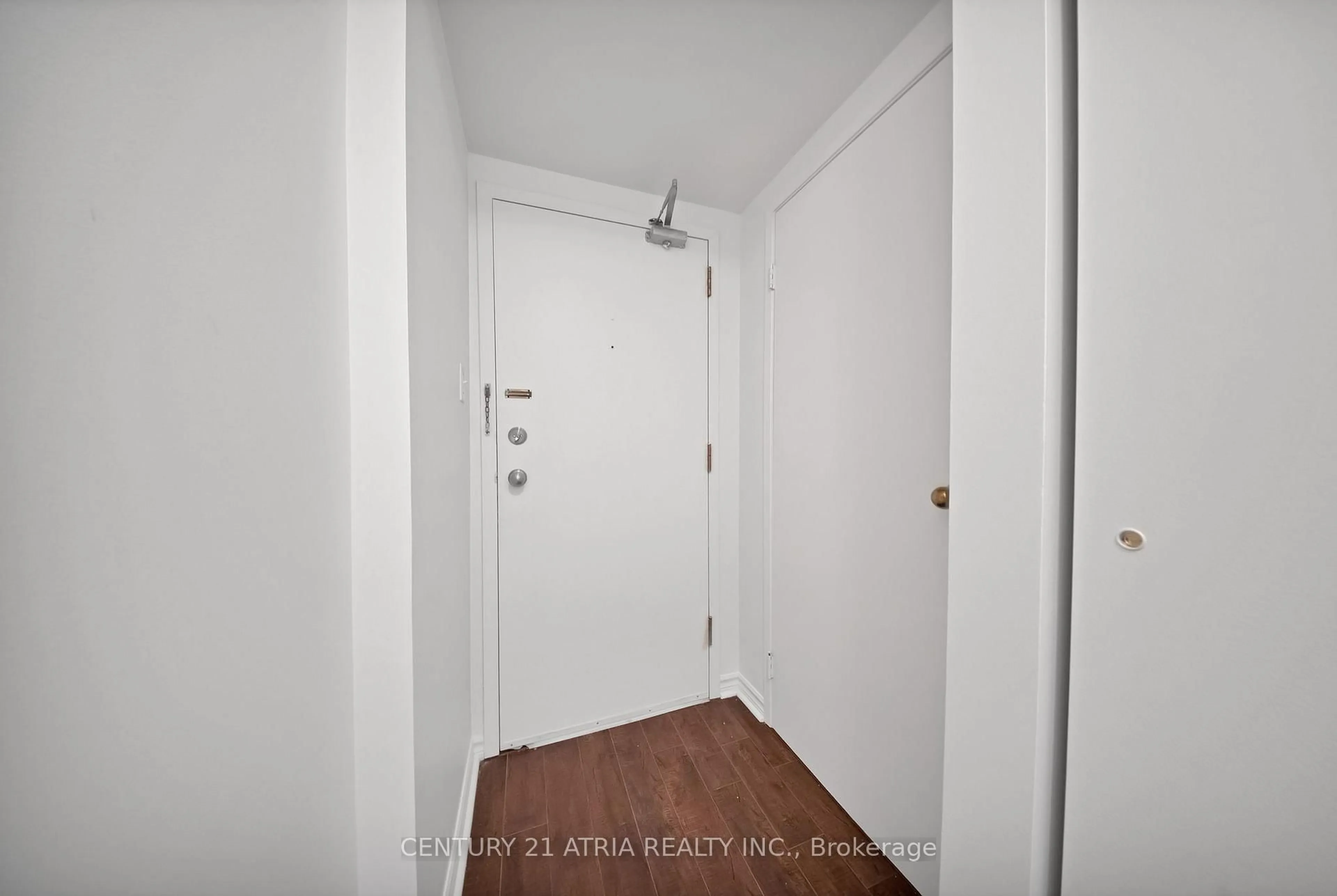 Indoor entryway for 1450 Glen Abbey Gate #212, Oakville Ontario L6M 2V7