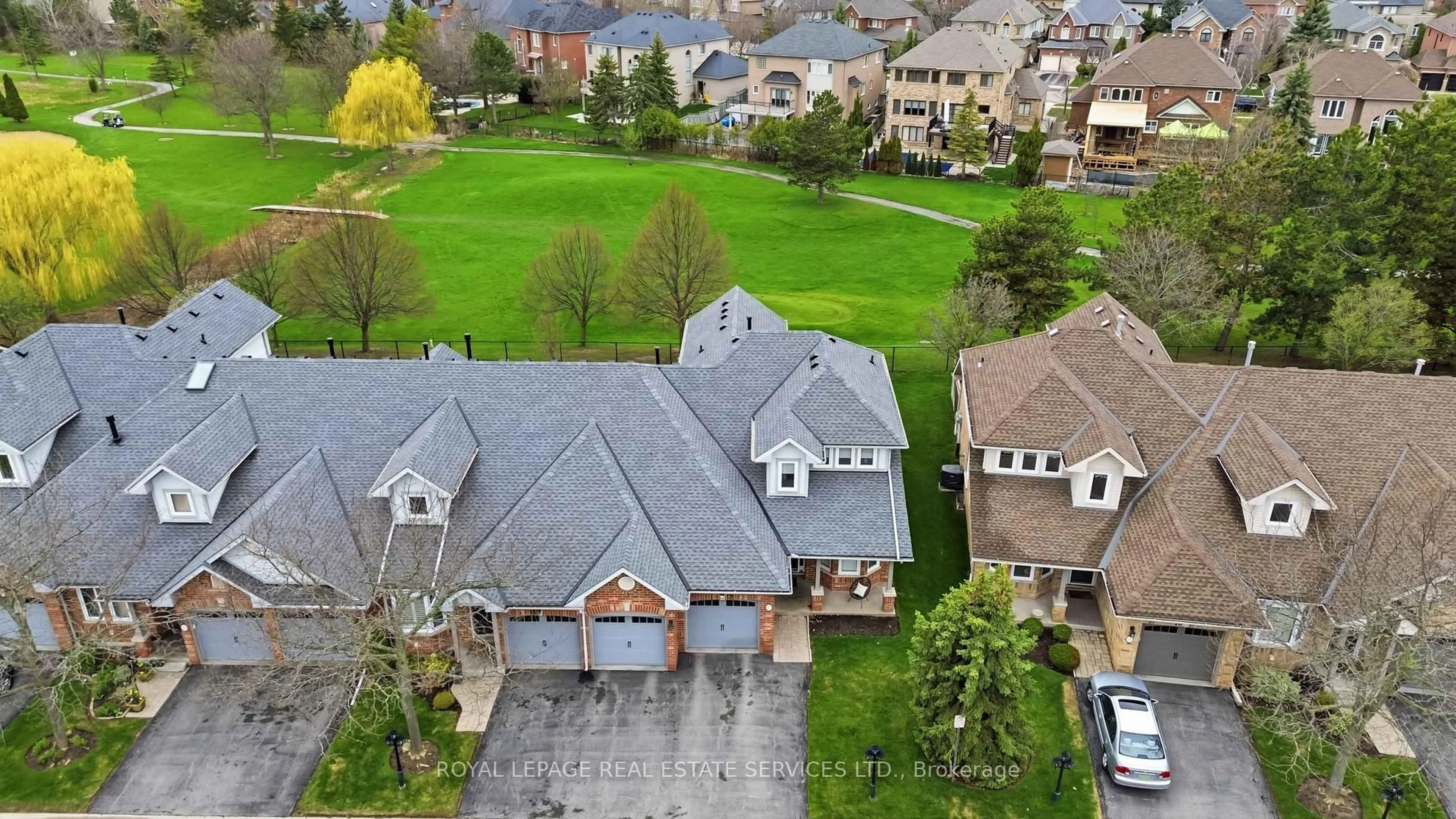 A pic from outside/outdoor area/front of a property/back of a property/a pic from drone, street for 4275 Millcroft Park Dr #17, Burlington Ontario L7M 4L9