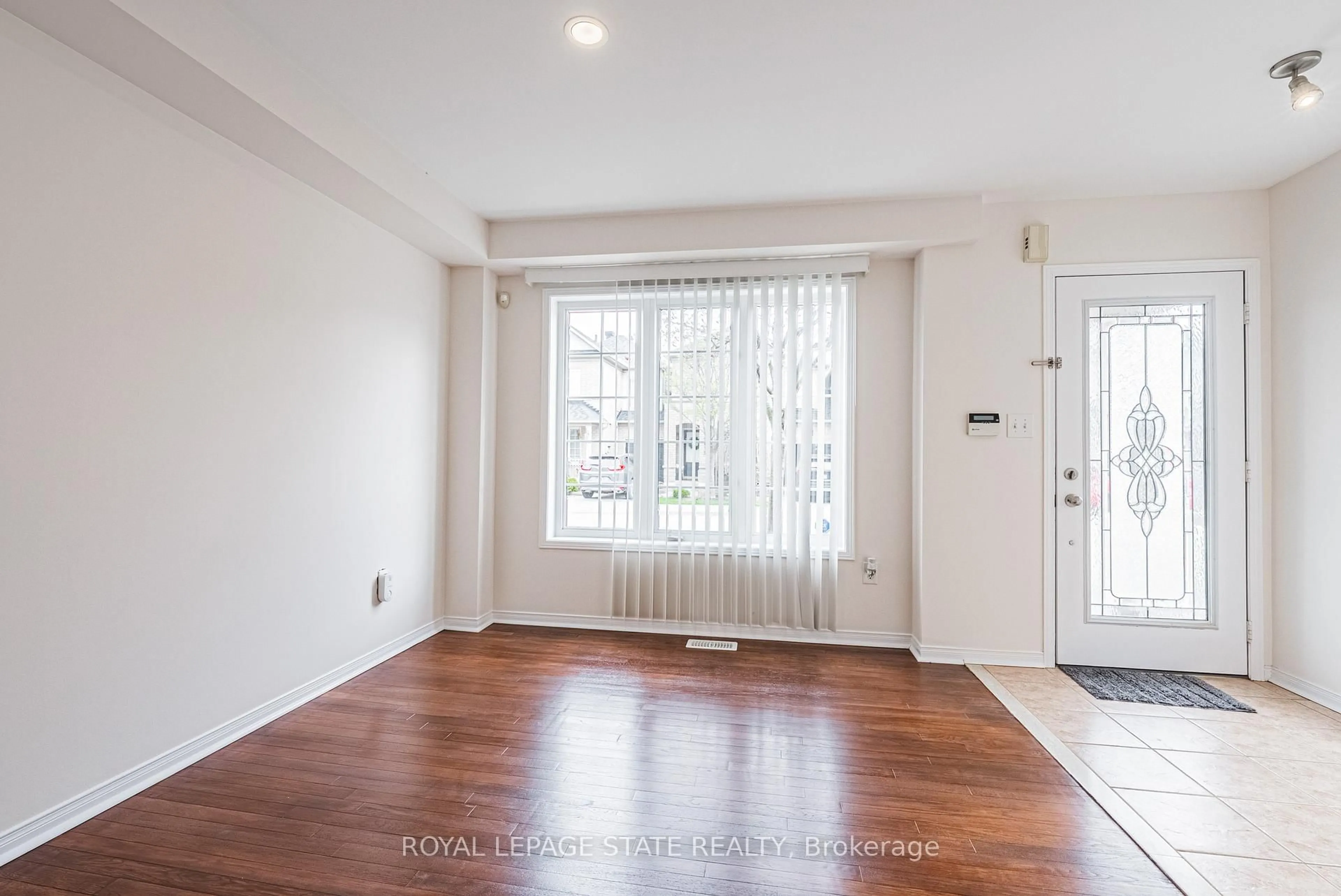 A pic of a room for 2412 Curtis Rd, Burlington Ontario L7L 7M3