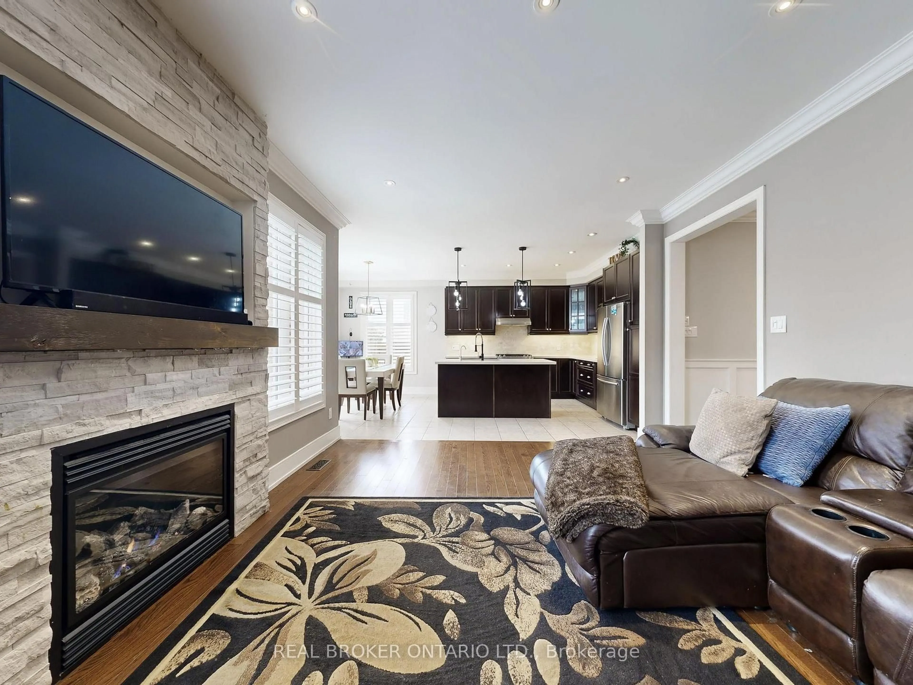 Living room with furniture, wood/laminate floor for 65 Paisley Green Ave, Caledon Ontario L7C 3S1