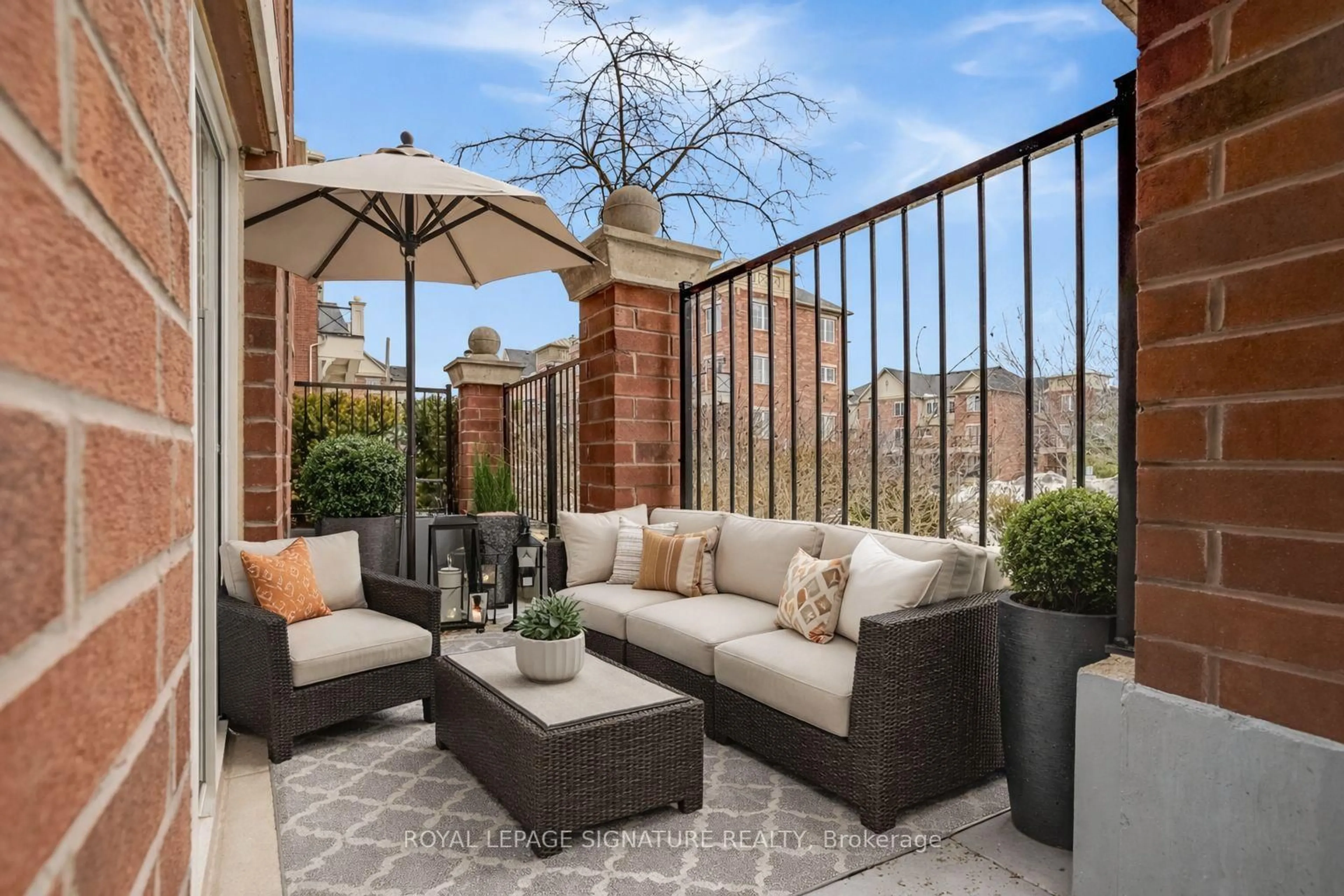 Patio, street for 2492 Post Rd #19, Oakville Ontario L6H 0G6