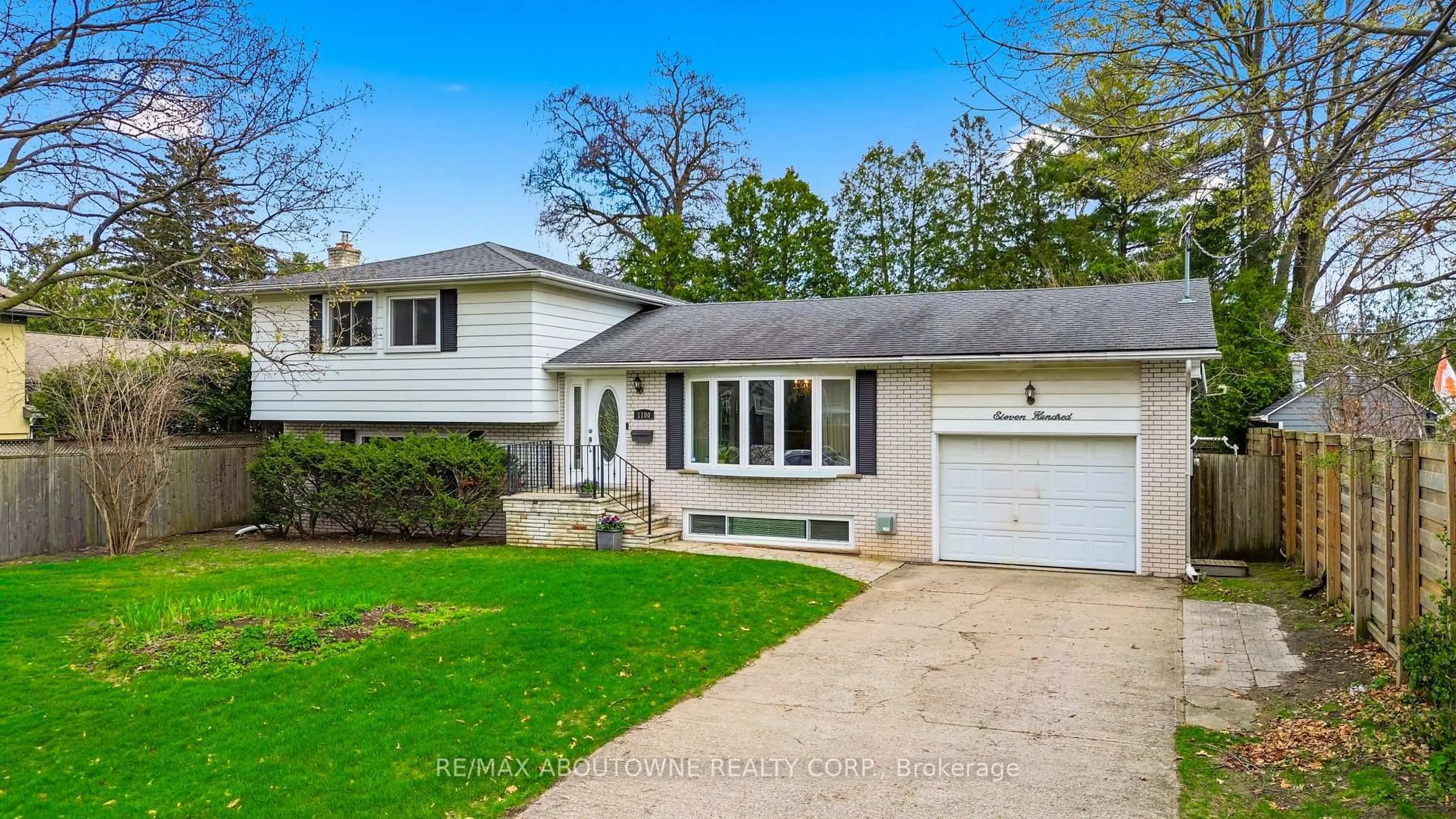 Home with vinyl exterior material, street for 1100 Shaw St, Oakville Ontario L6L 2R8