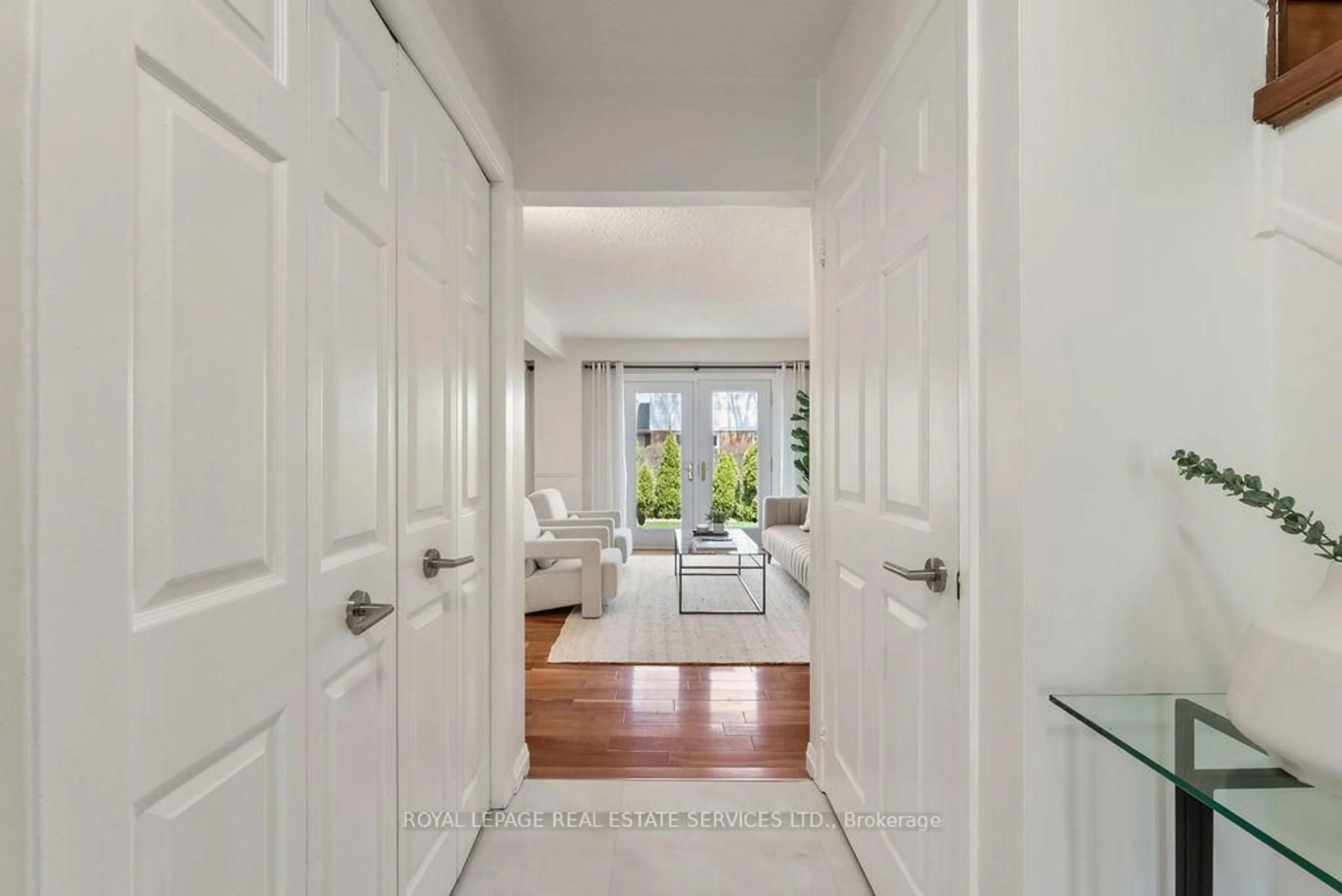 Indoor entryway for 161 Riverview St, Oakville Ontario L6L 5S2