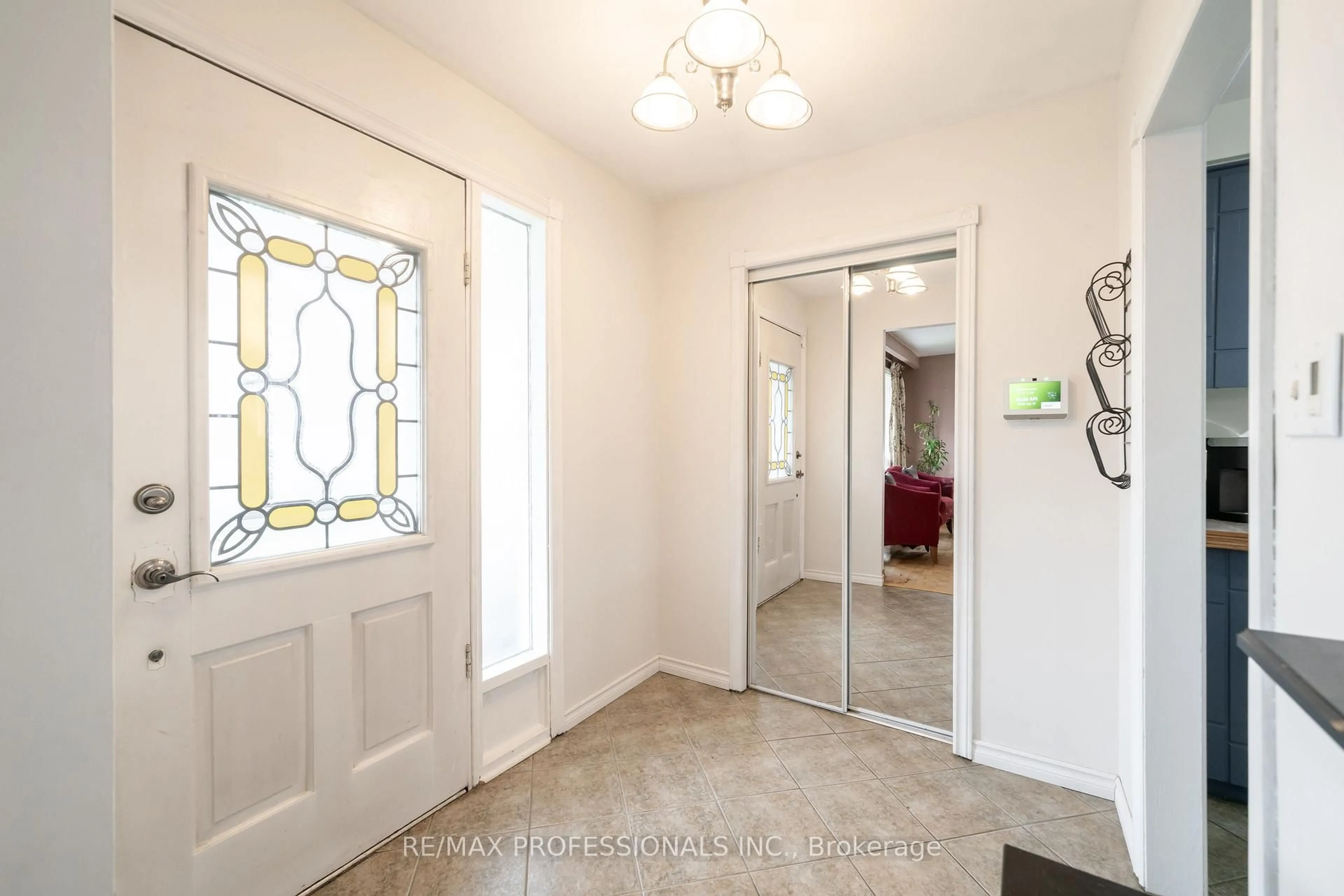 Indoor entryway for 2679 Frankston Rd, Mississauga Ontario L5L 1S3