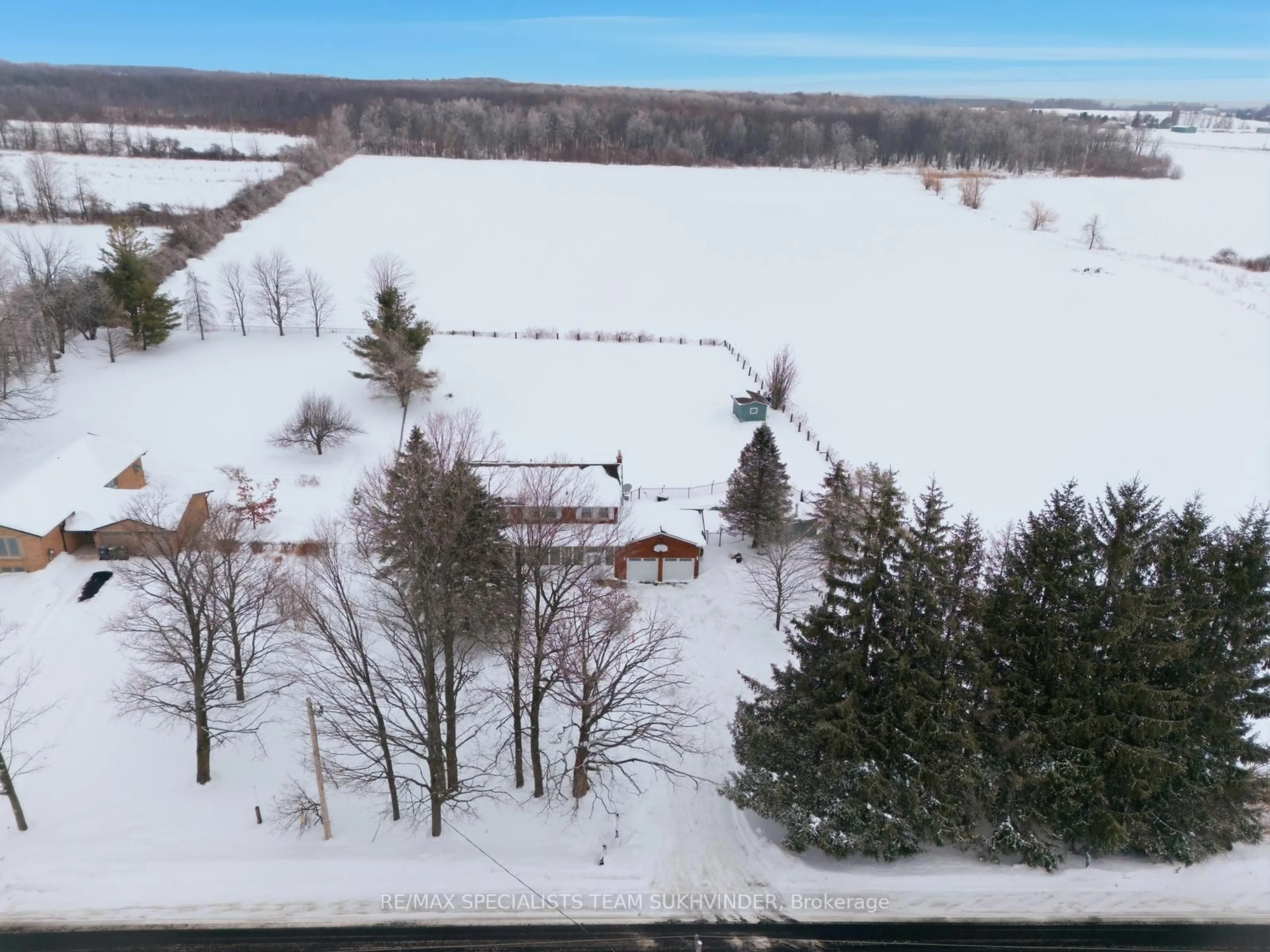 A pic from outside/outdoor area/front of a property/back of a property/a pic from drone, unknown for 18577 St Andrew's Rd, Caledon Ontario L7K 2E3