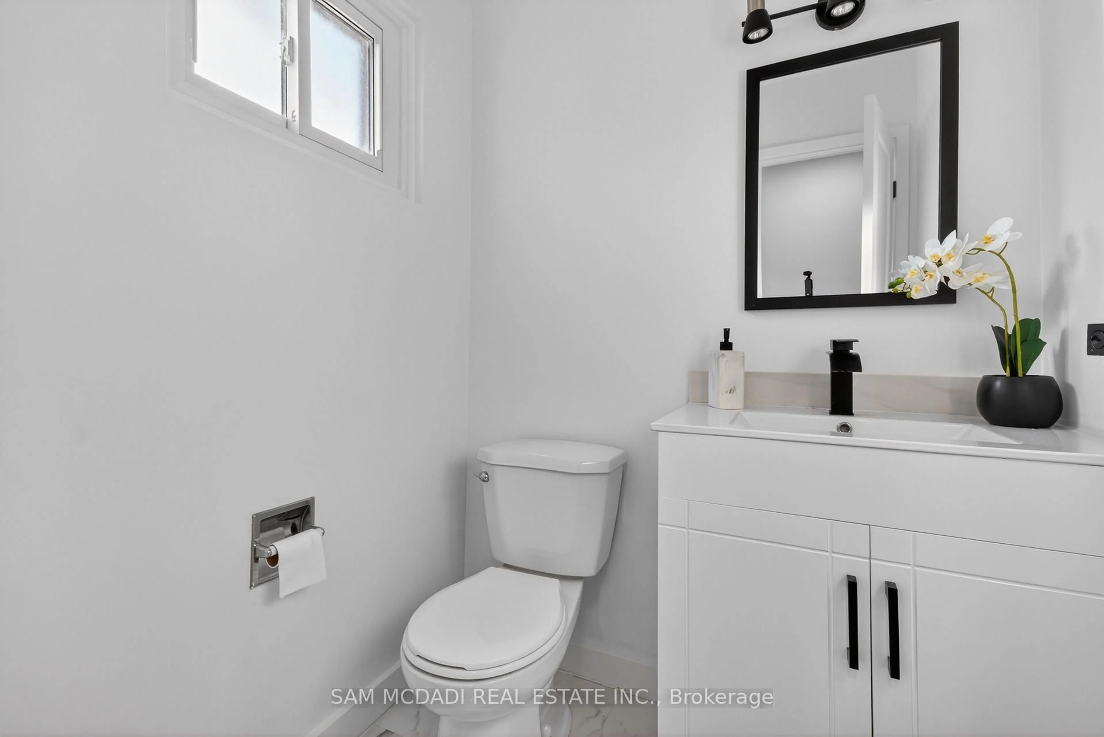 Standard bathroom, ceramic/tile floor for 2120 Rathburn Rd #43, Mississauga Ontario L4W 2S8