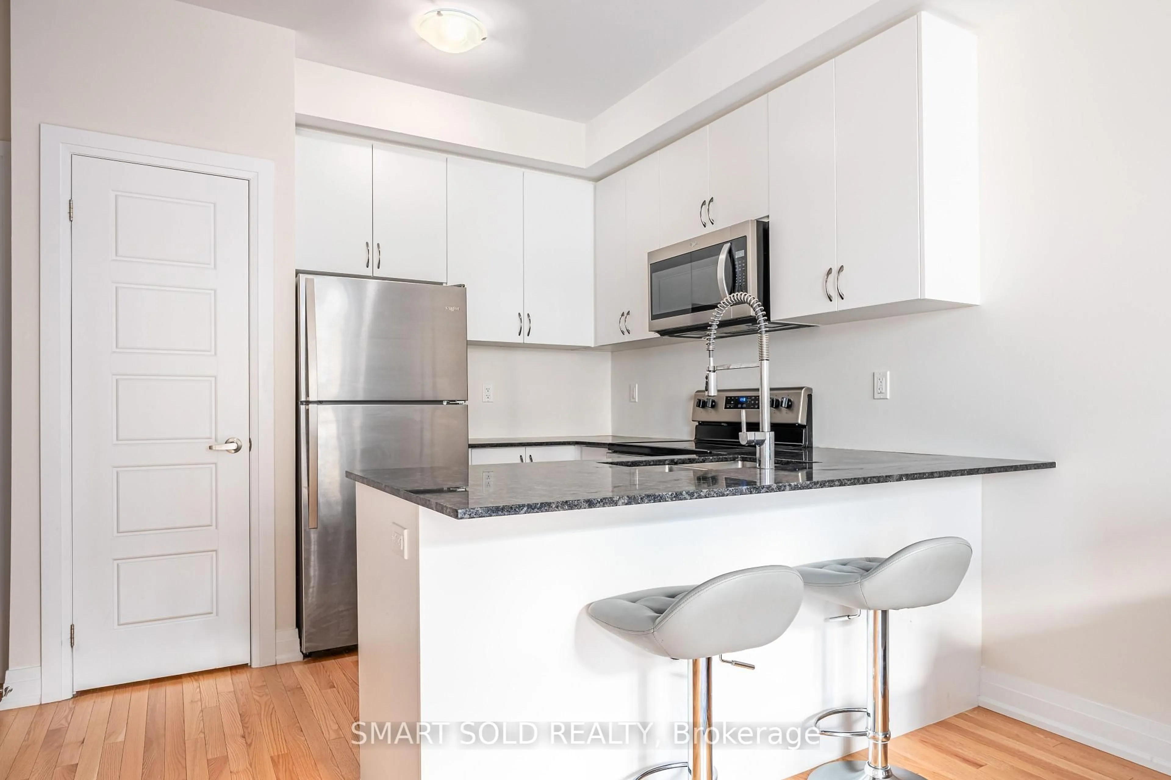 Standard kitchen, wood/laminate floor for 713 Lawrence Ave #14, Toronto Ontario M6A 1B4