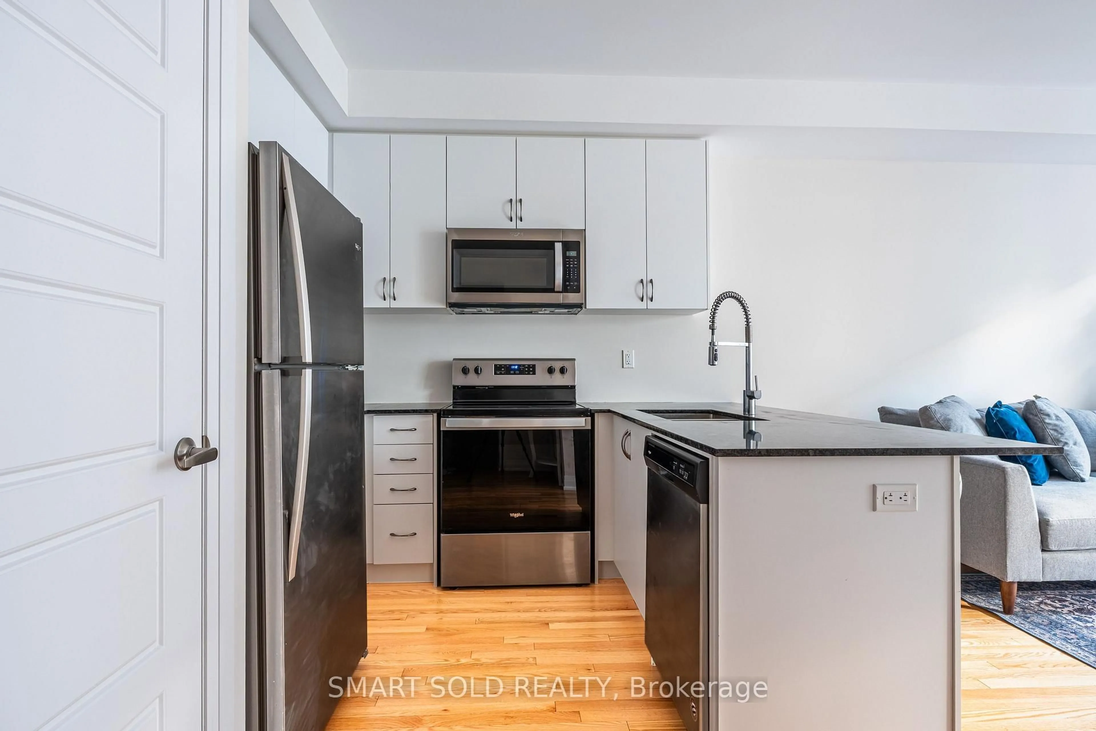 Standard kitchen, unknown for 713 Lawrence Ave #14, Toronto Ontario M6A 1B4