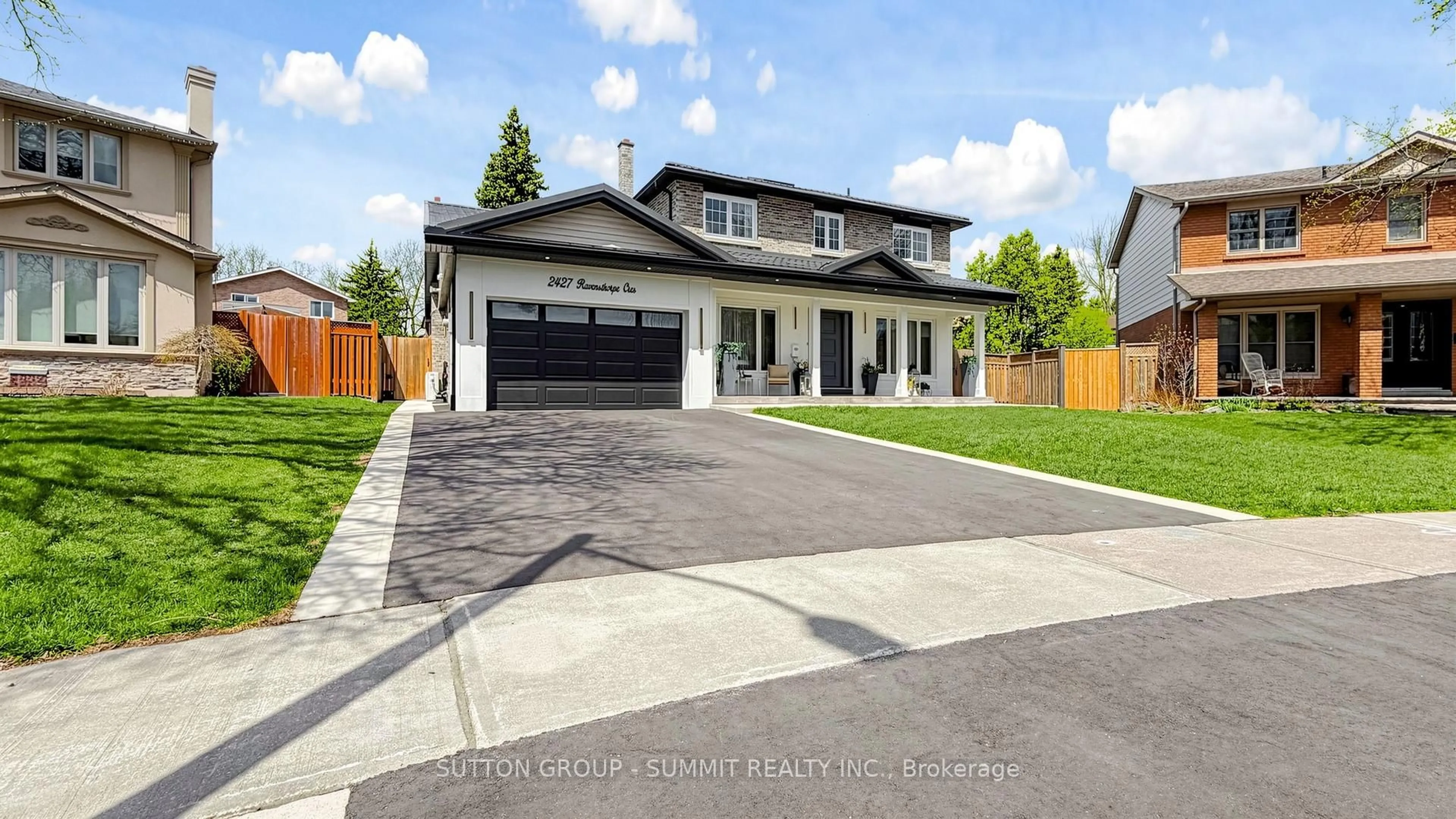 Home with vinyl exterior material, street for 2427 Ravensthorpe Cres, Mississauga Ontario L5C 2Y4