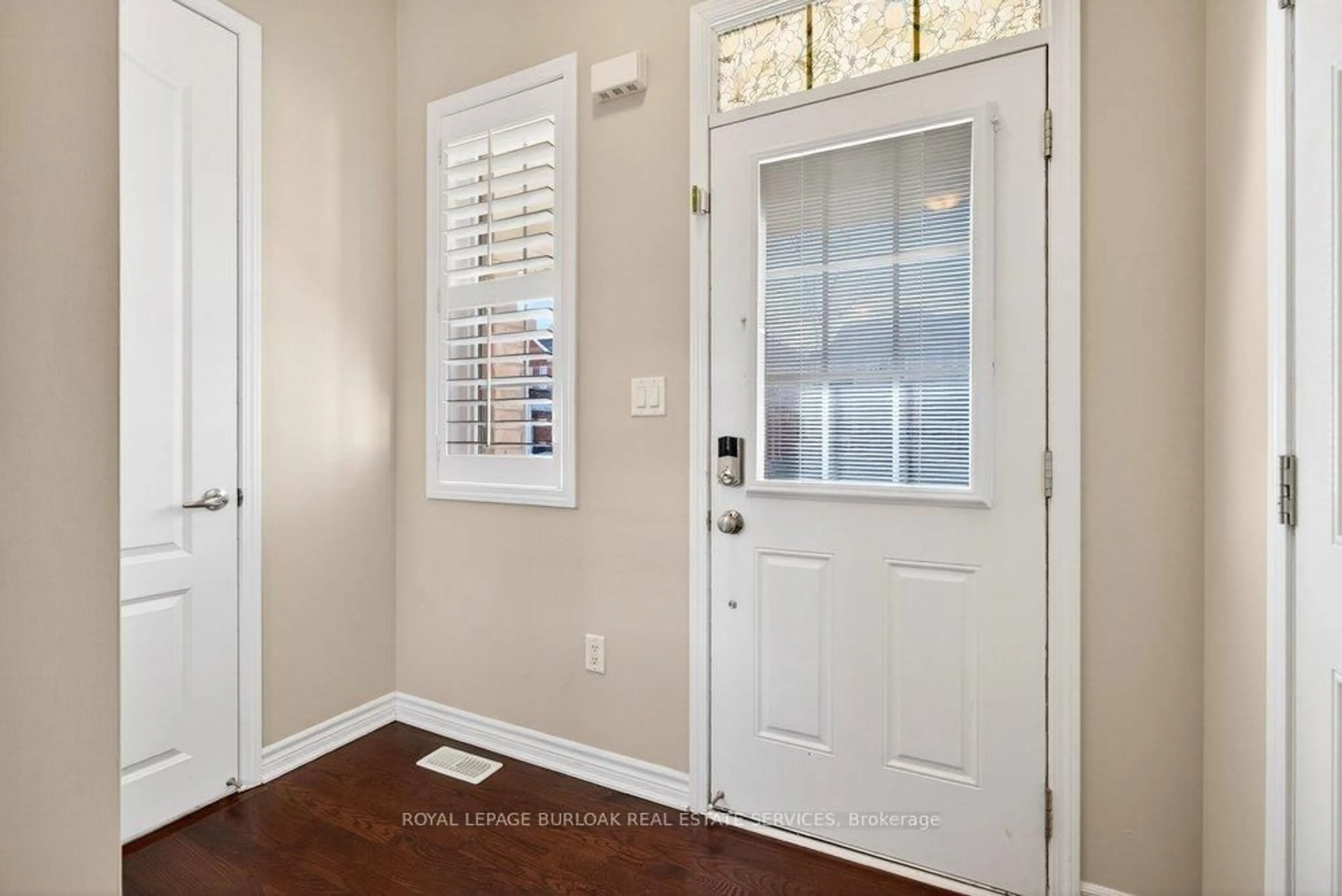 Indoor entryway for 446 Grey Landing, Milton Ontario L9E 0B3