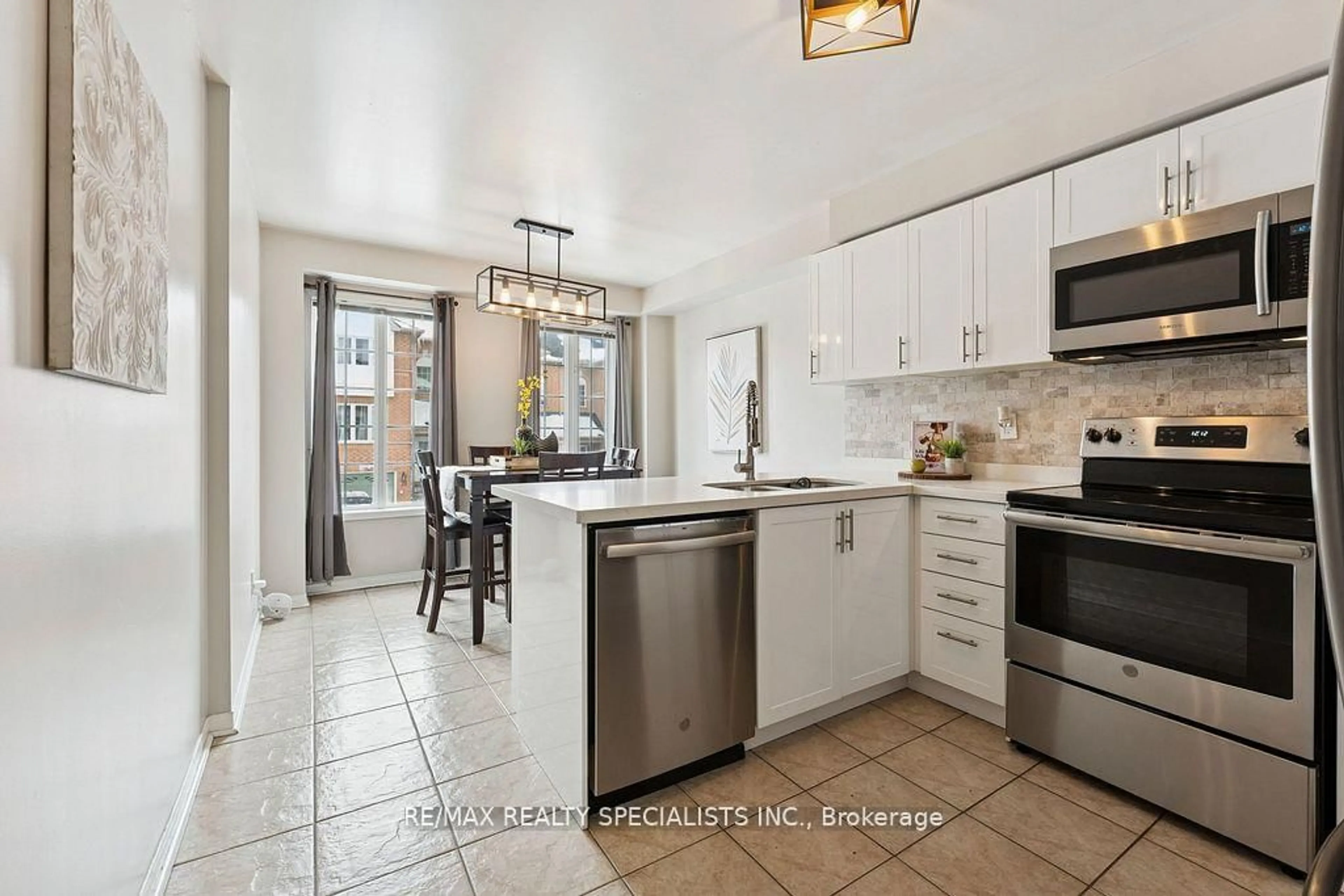 Open concept kitchen, ceramic/tile floor for 57 Brickyard Way #51, Brampton Ontario L6V 4M3