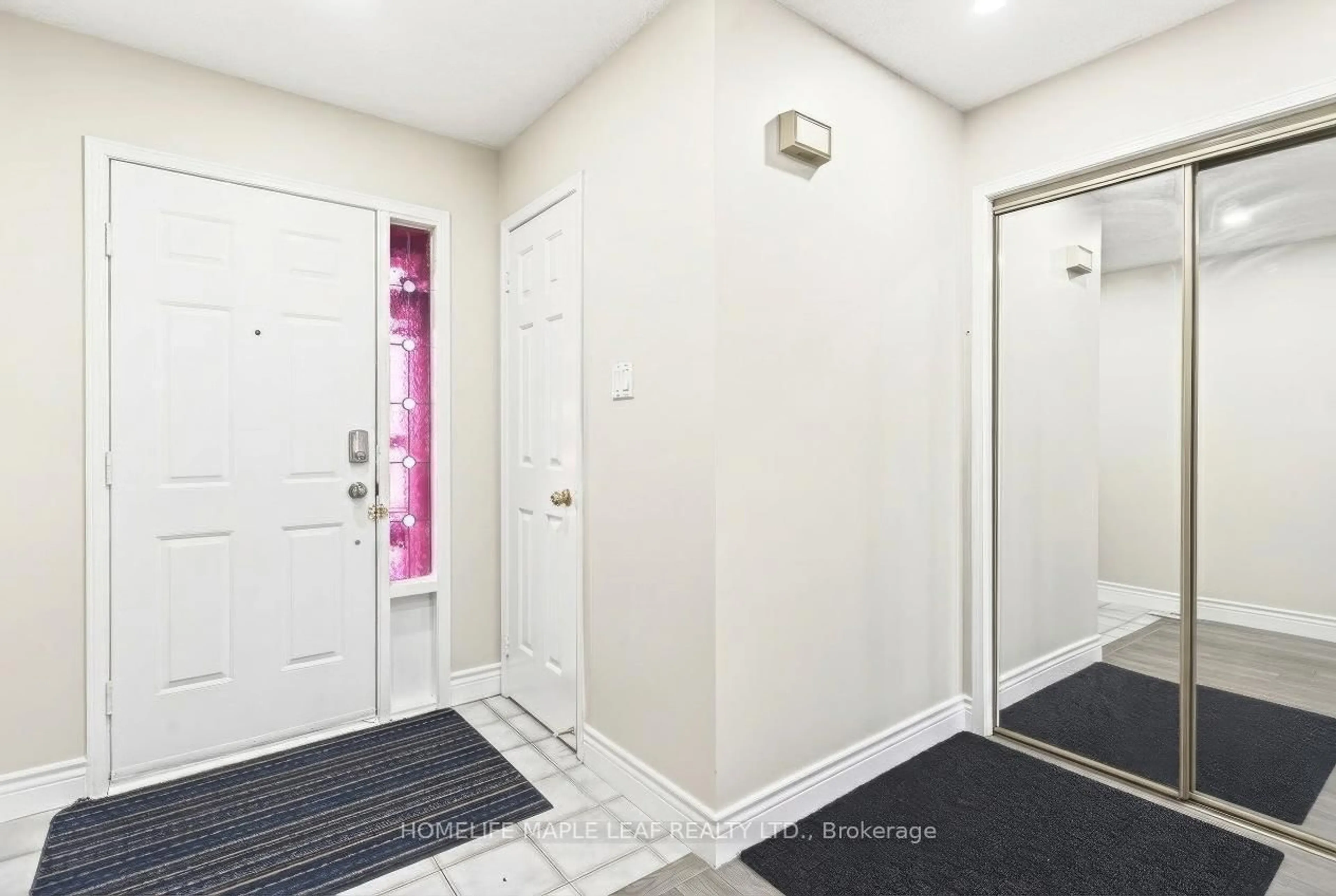 Indoor entryway for 735 Constellation Dr, Mississauga Ontario L5R 2V7