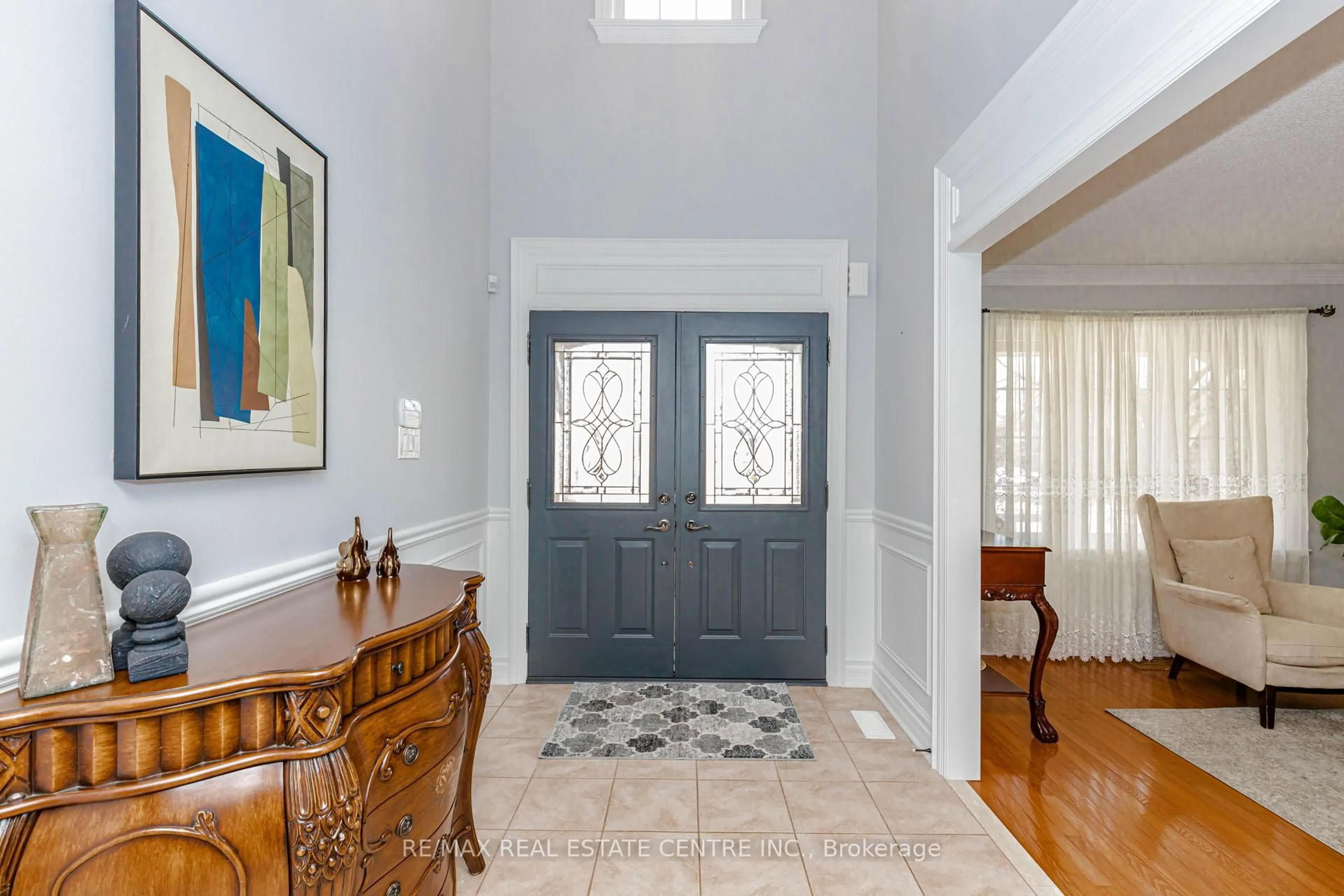 Indoor entryway for 93 Woodvalley Dr, Brampton Ontario L7A 2G1