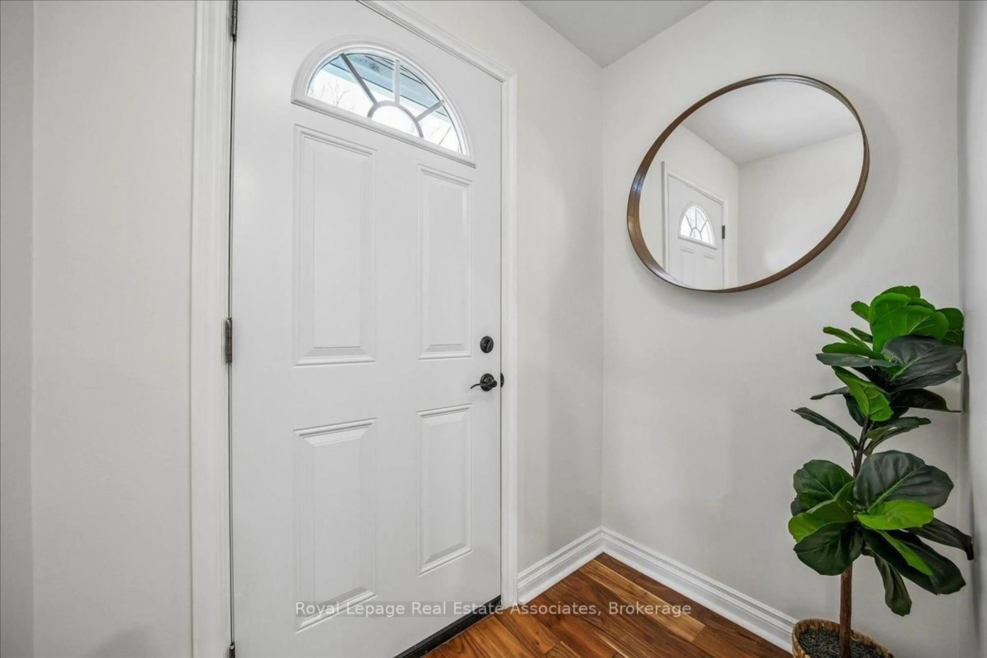 Indoor entryway for 14 Cavell Ave, Toronto Ontario M8V 1P2