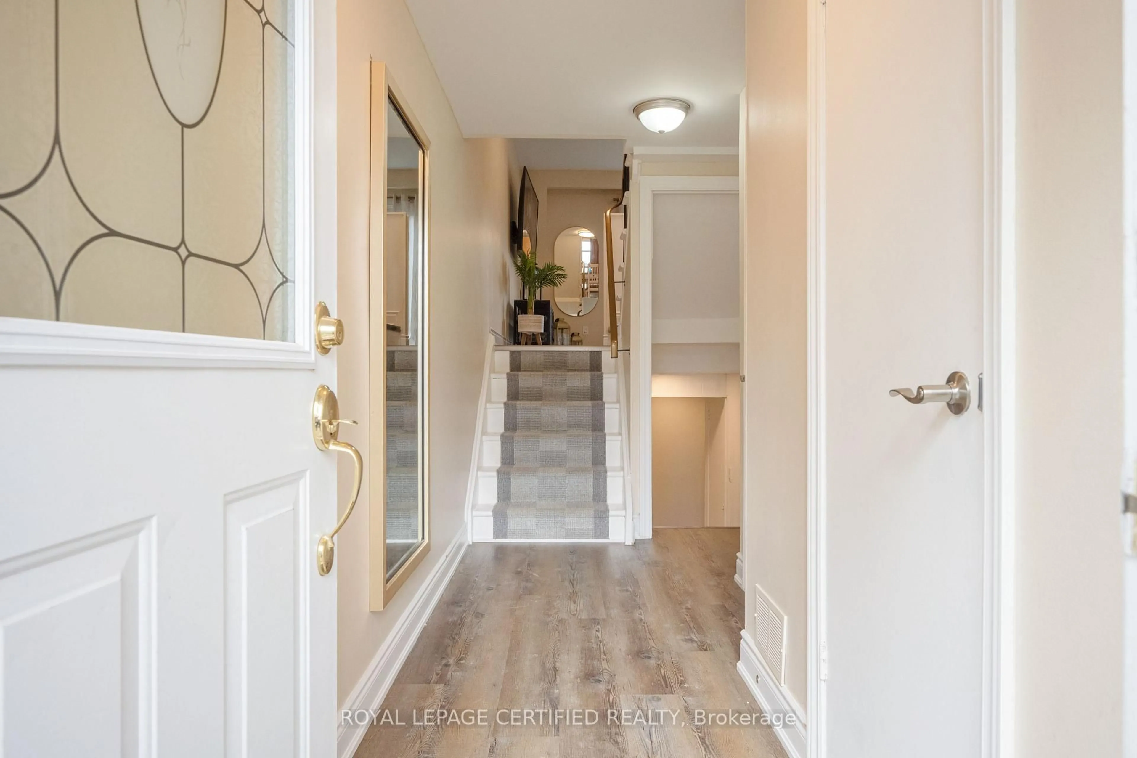 Indoor entryway for 371 Bronte St #91, Milton Ontario L9T 3K5