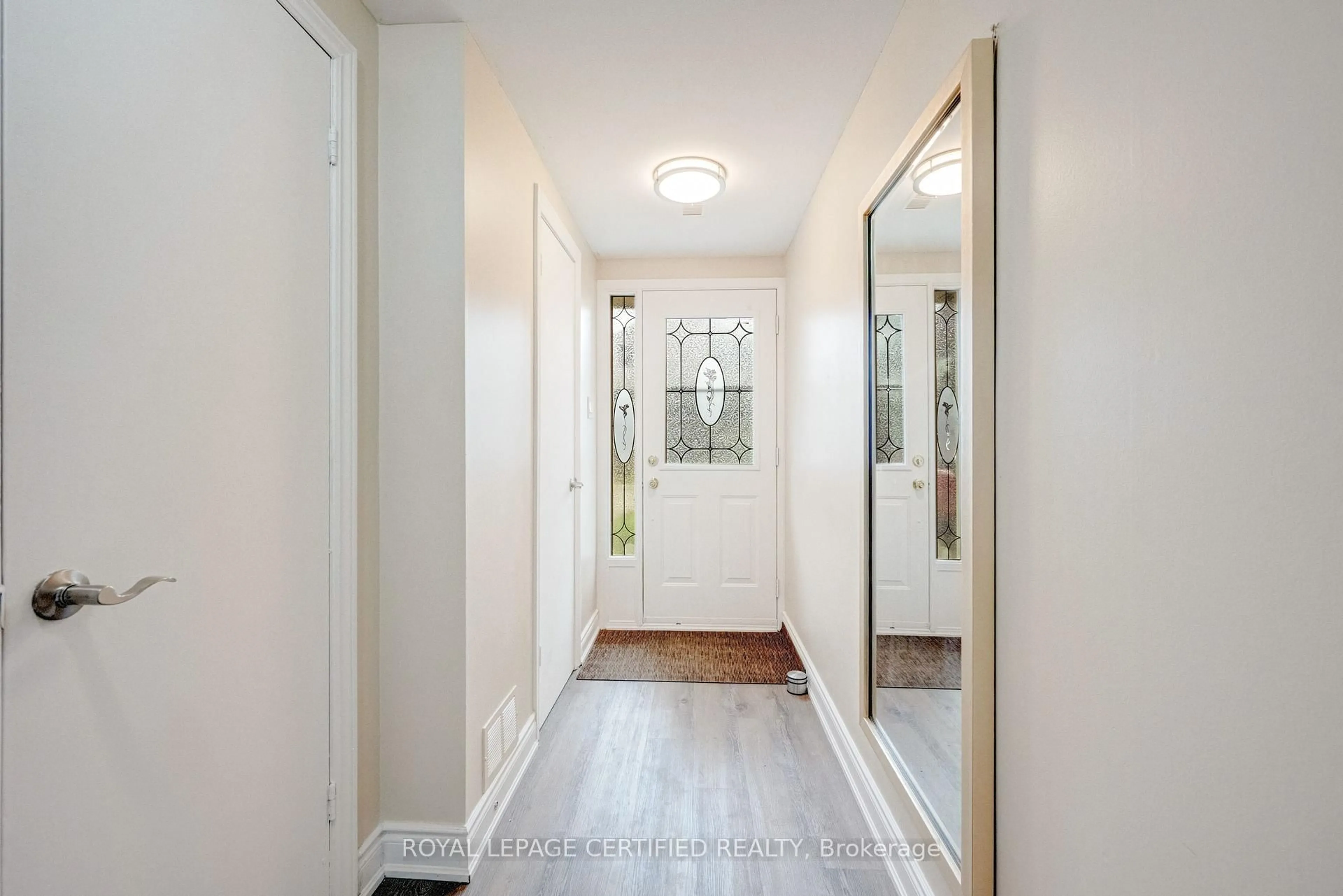 Indoor entryway for 371 Bronte St #91, Milton Ontario L9T 3K5