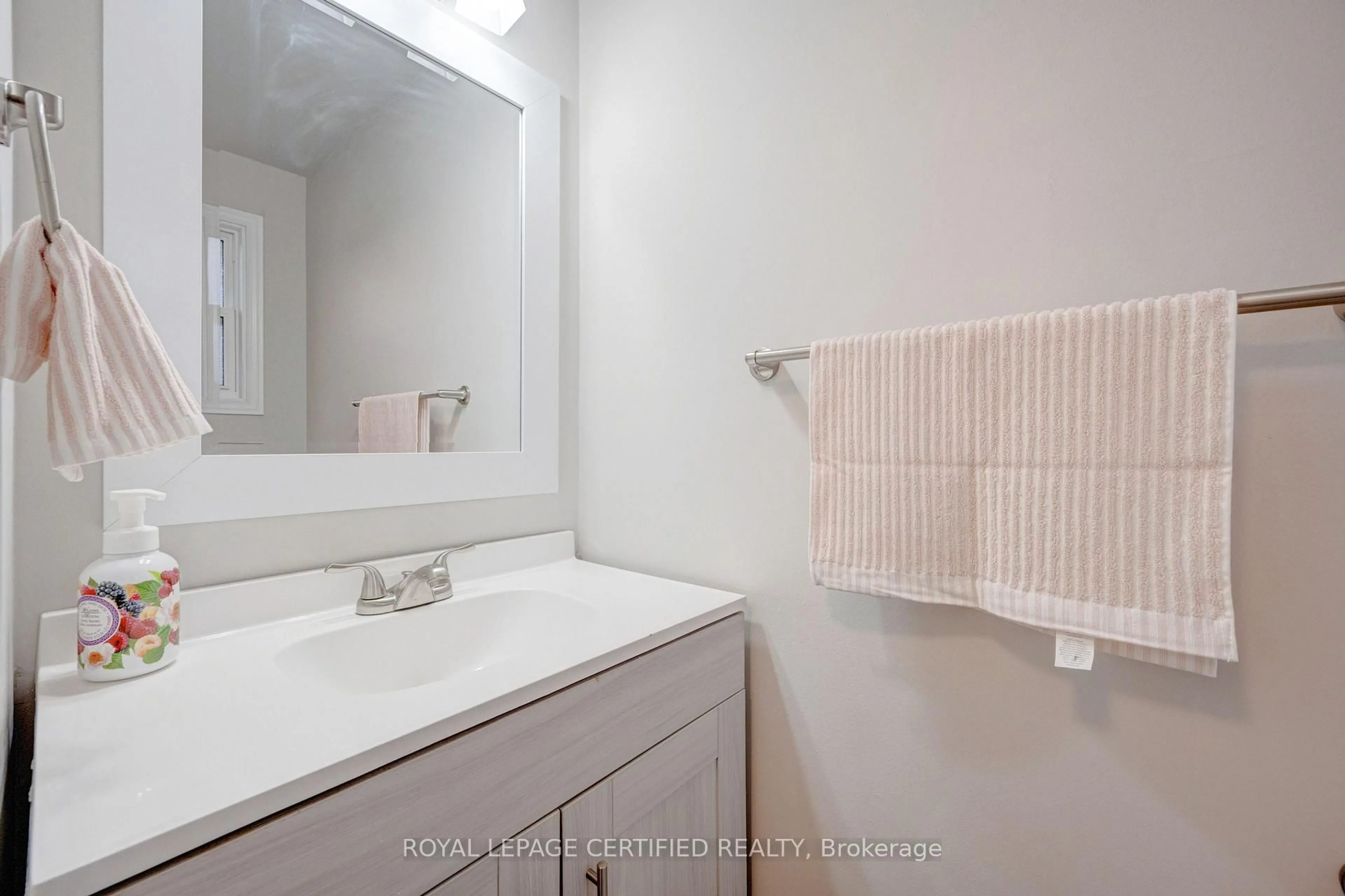 Standard bathroom, ceramic/tile floor for 371 Bronte St #91, Milton Ontario L9T 3K5
