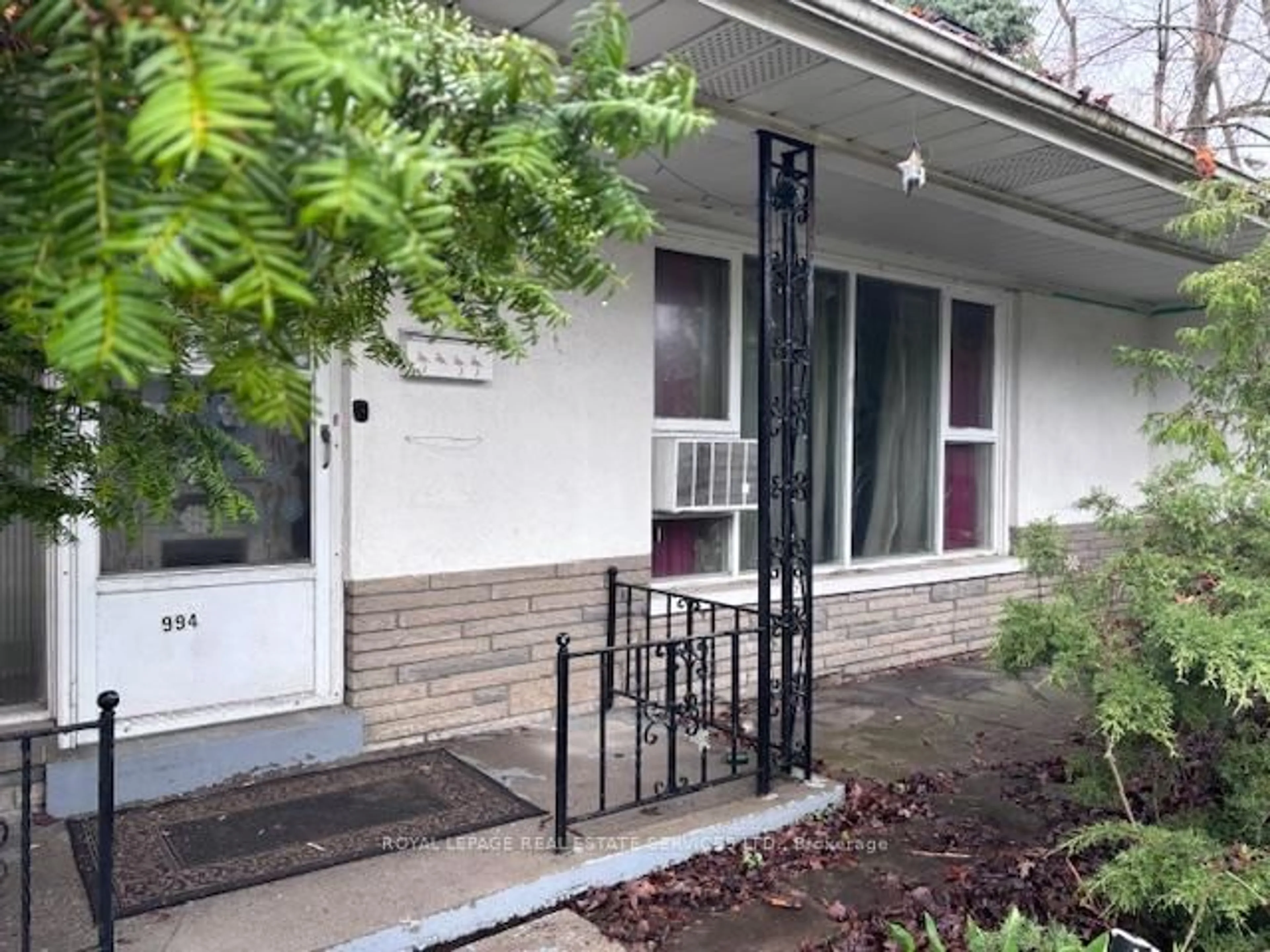 Indoor entryway for 994 Kipling Ave, Toronto Ontario M9B 3L2
