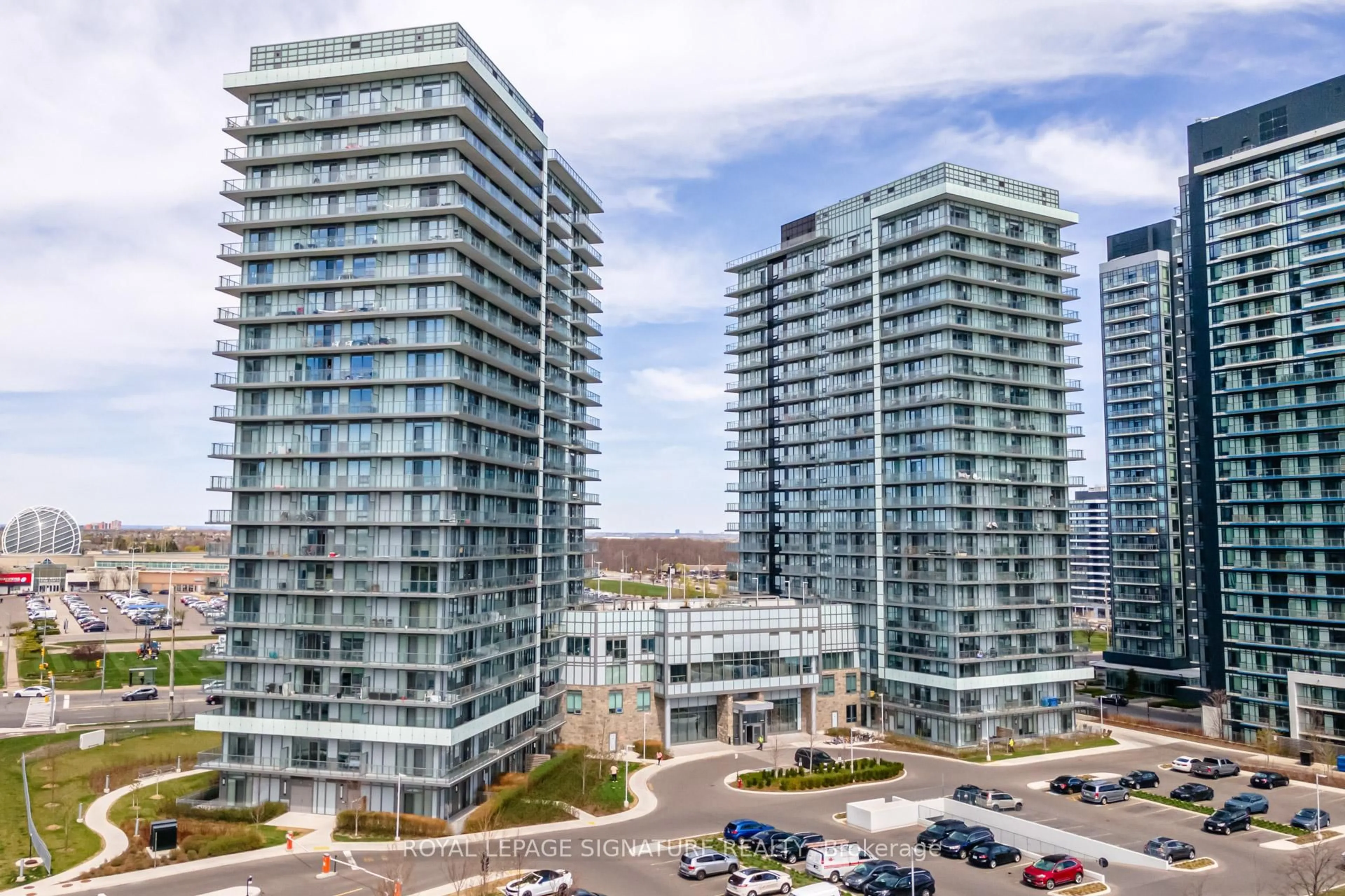 A pic from outside/outdoor area/front of a property/back of a property/a pic from drone, city buildings view from balcony for 4655 MetCalfe Ave #405B, Mississauga Ontario L5M 0Z7