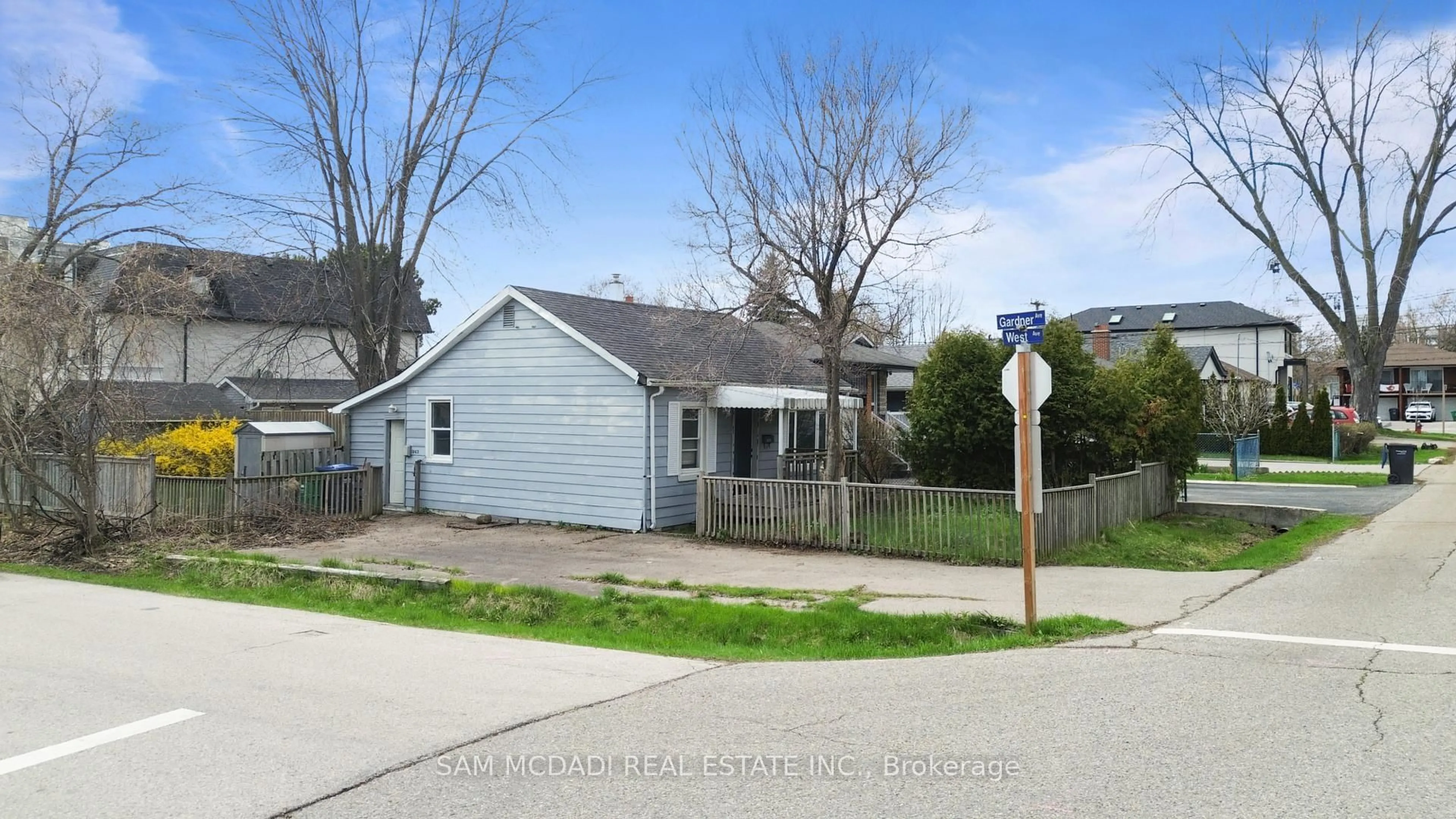 Unknown for 1062 West Ave, Mississauga Ontario L5E 1W2