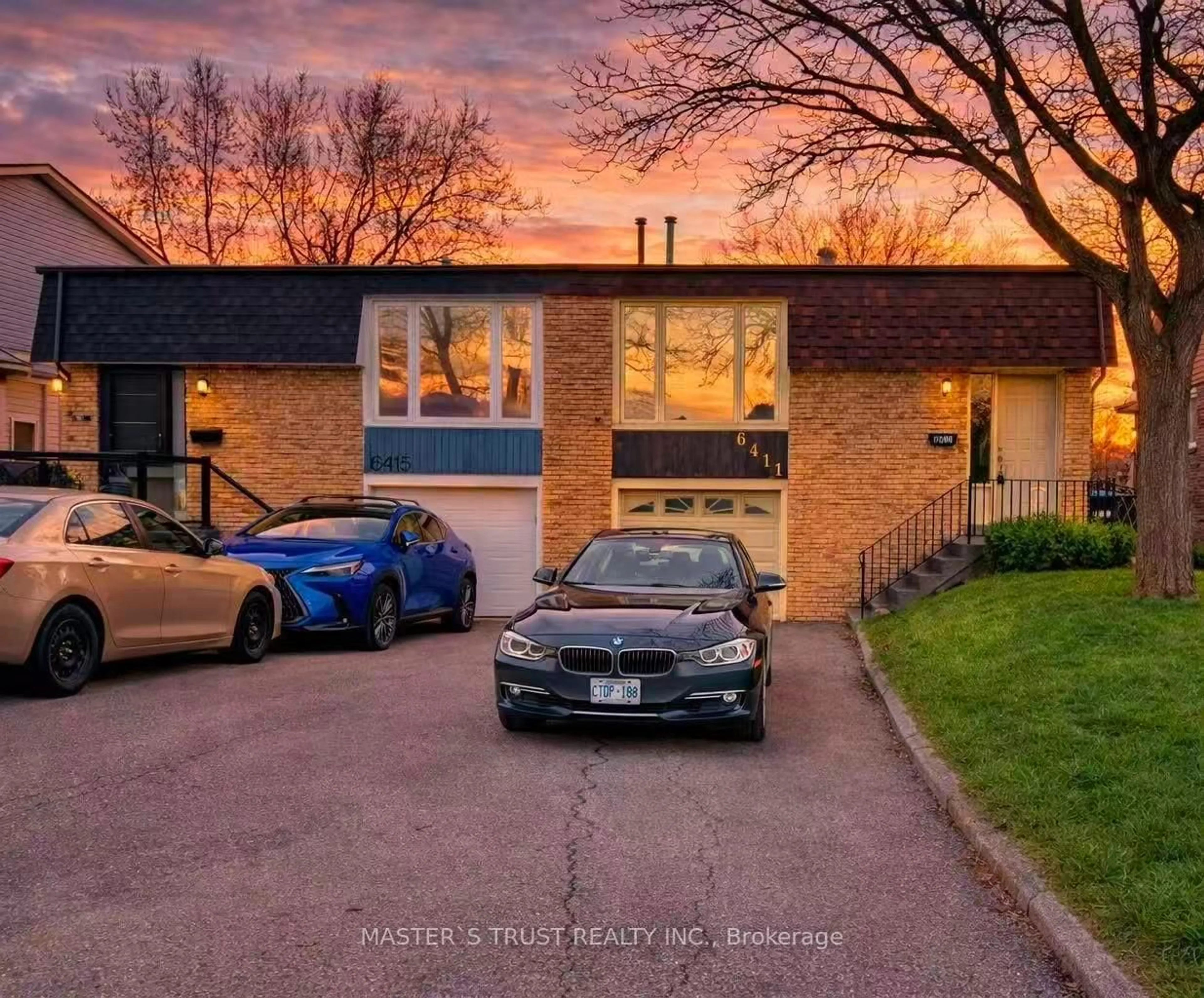 A pic from outside/outdoor area/front of a property/back of a property/a pic from drone, street for 6411 Chaumont Cres, Mississauga Ontario L5N 2M7