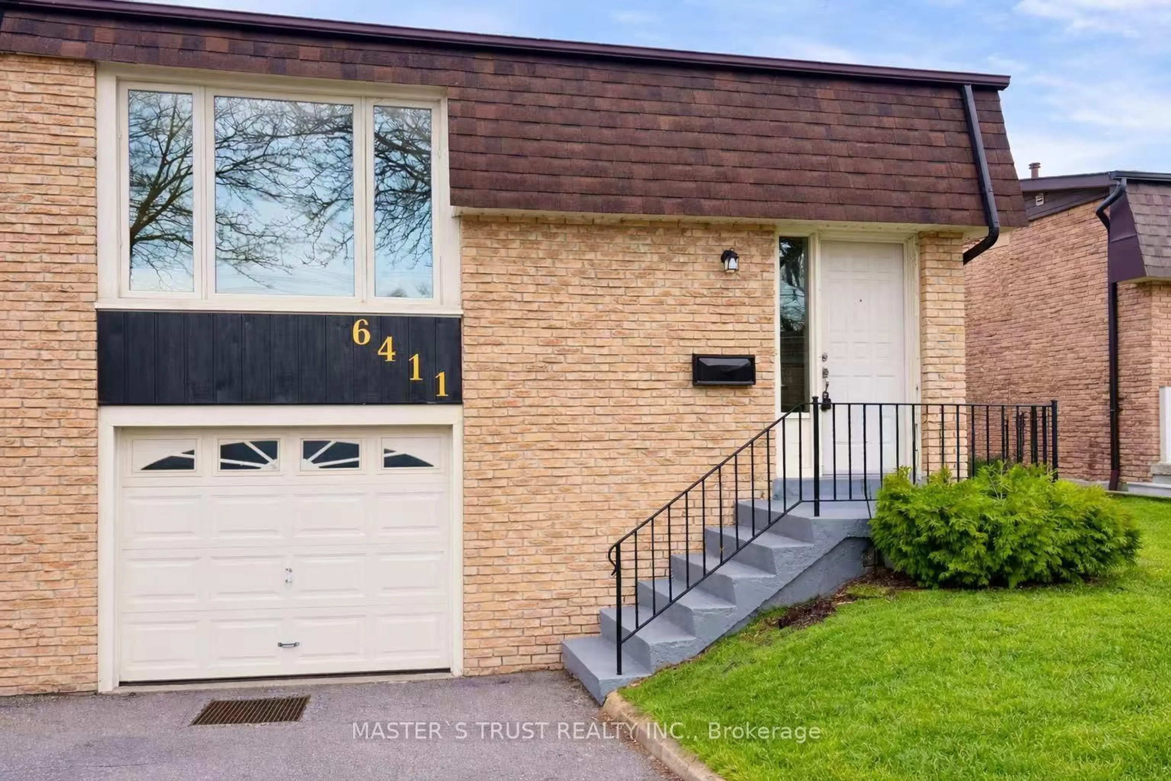 Home with brick exterior material, street for 6411 Chaumont Cres, Mississauga Ontario L5N 2M7