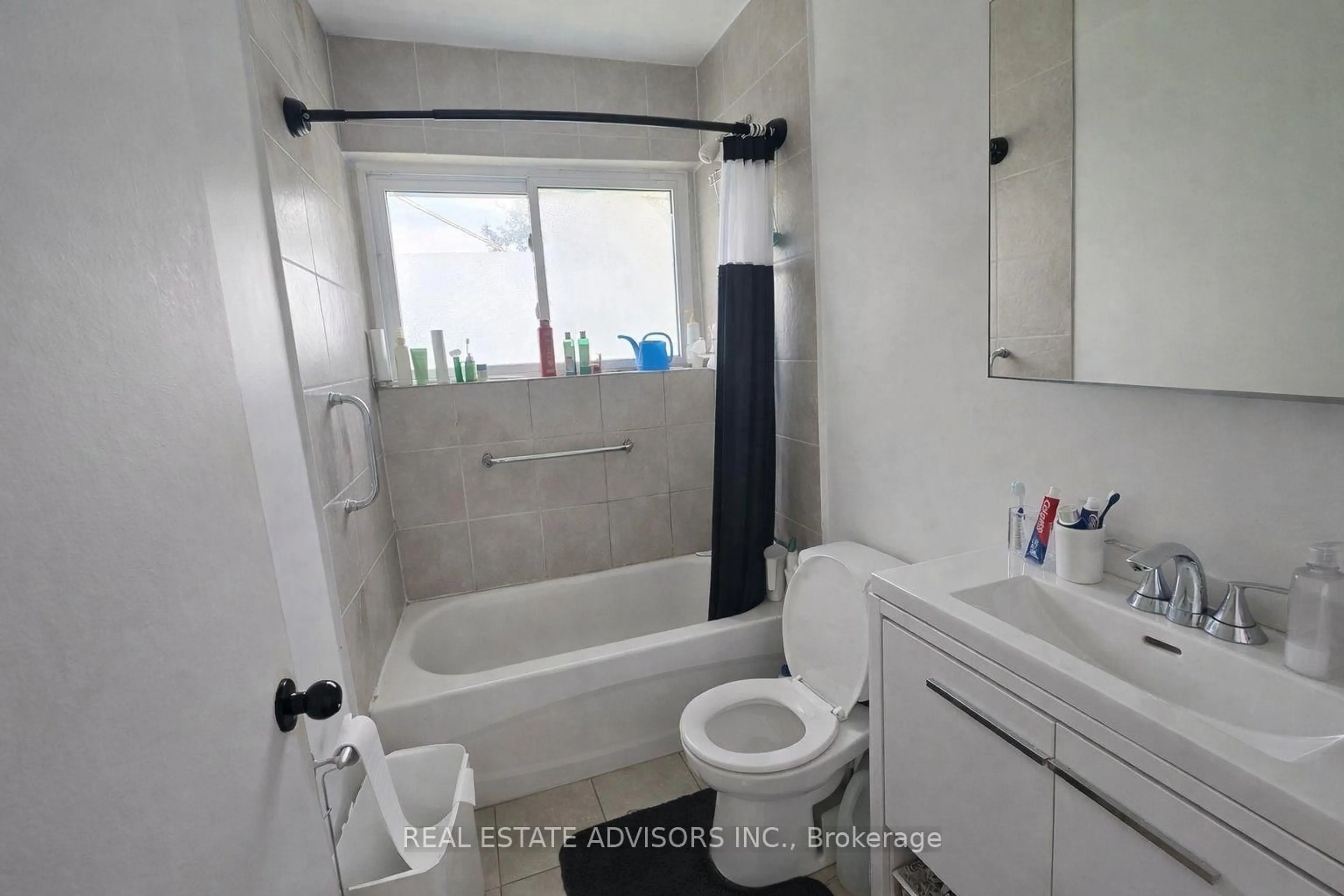 Standard bathroom, ceramic/tile floor for 65 Moncrieff Dr, Toronto Ontario M9W 2R3