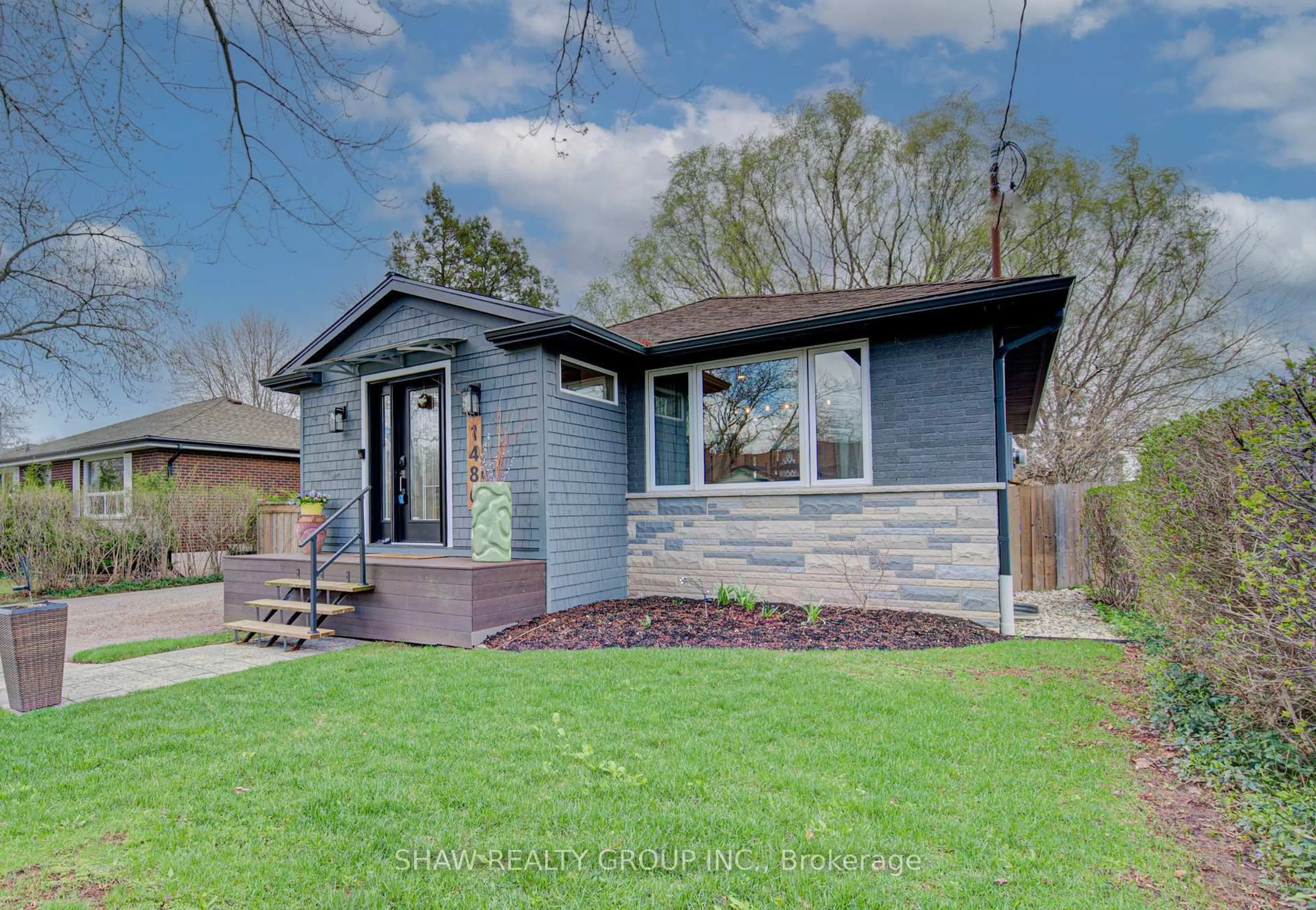 Home with brick exterior material, street for 1486 Augustine Dr, Burlington Ontario L7P 2N2