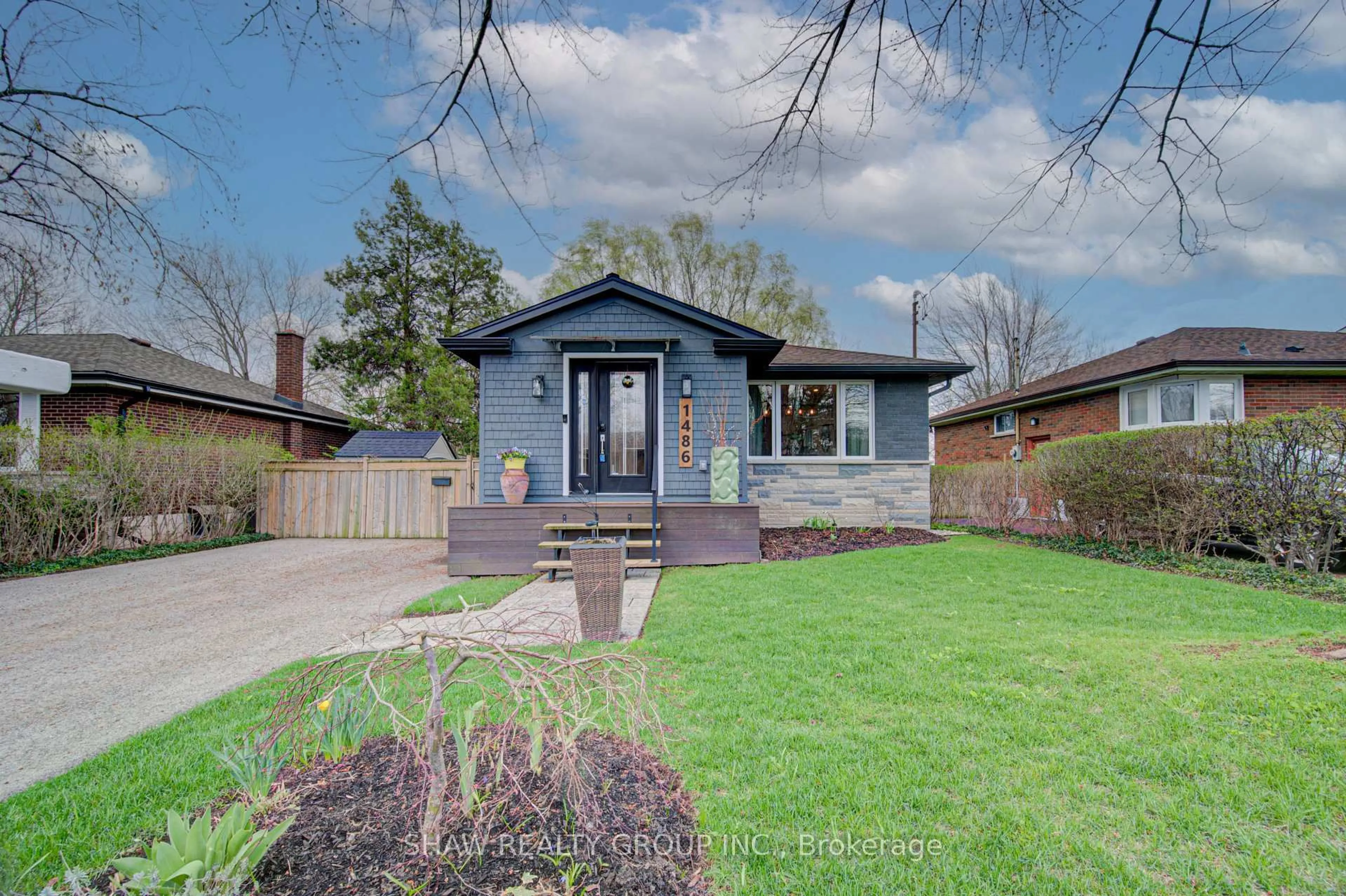 Home with brick exterior material, street for 1486 Augustine Dr, Burlington Ontario L7P 2N2