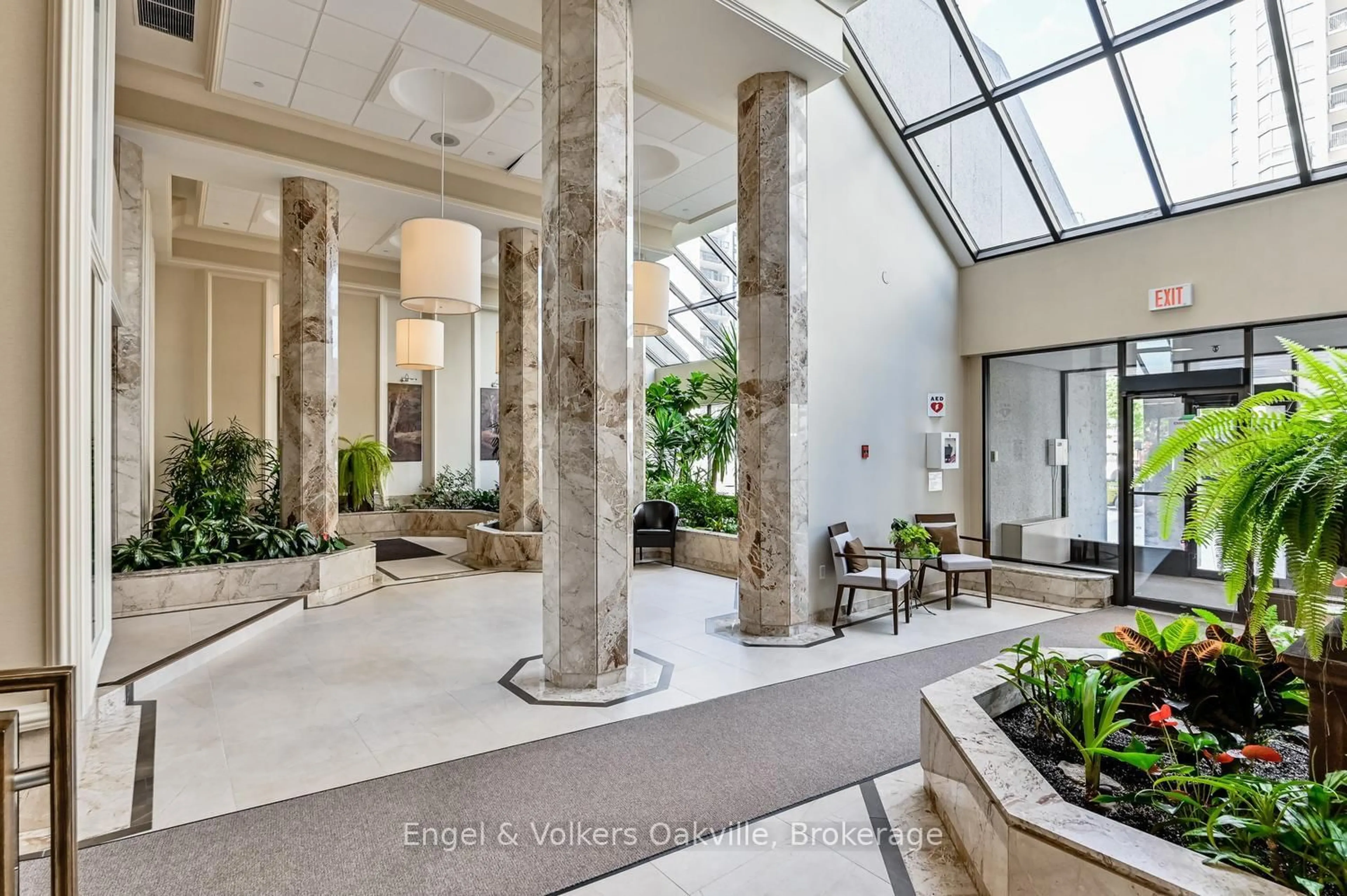 Indoor foyer for 2180 Marine Dr #205, Oakville Ontario L6L 5V2