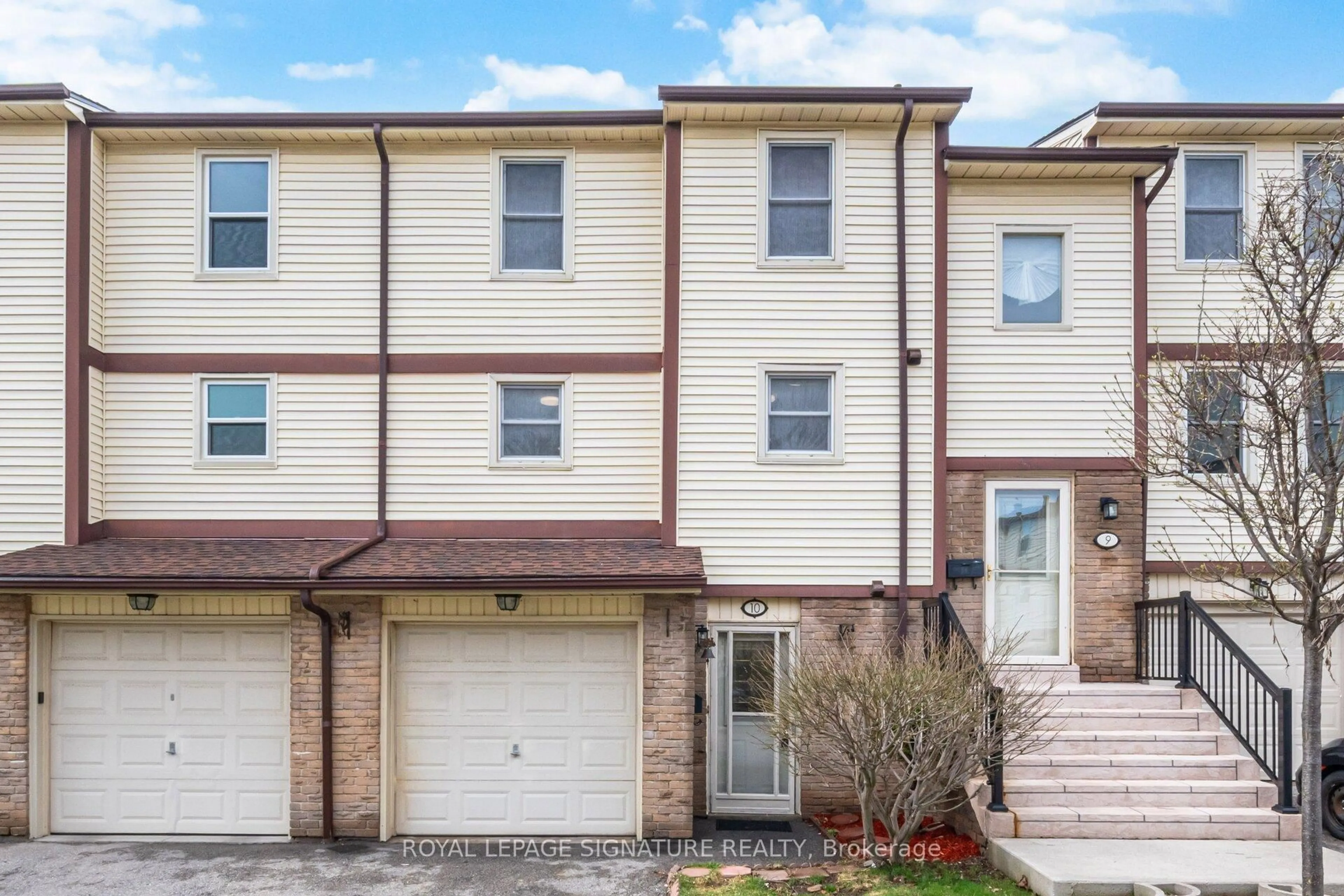 Home with vinyl exterior material, street for 7340 Copenhagen Rd #10, Mississauga Ontario L5N 2S5