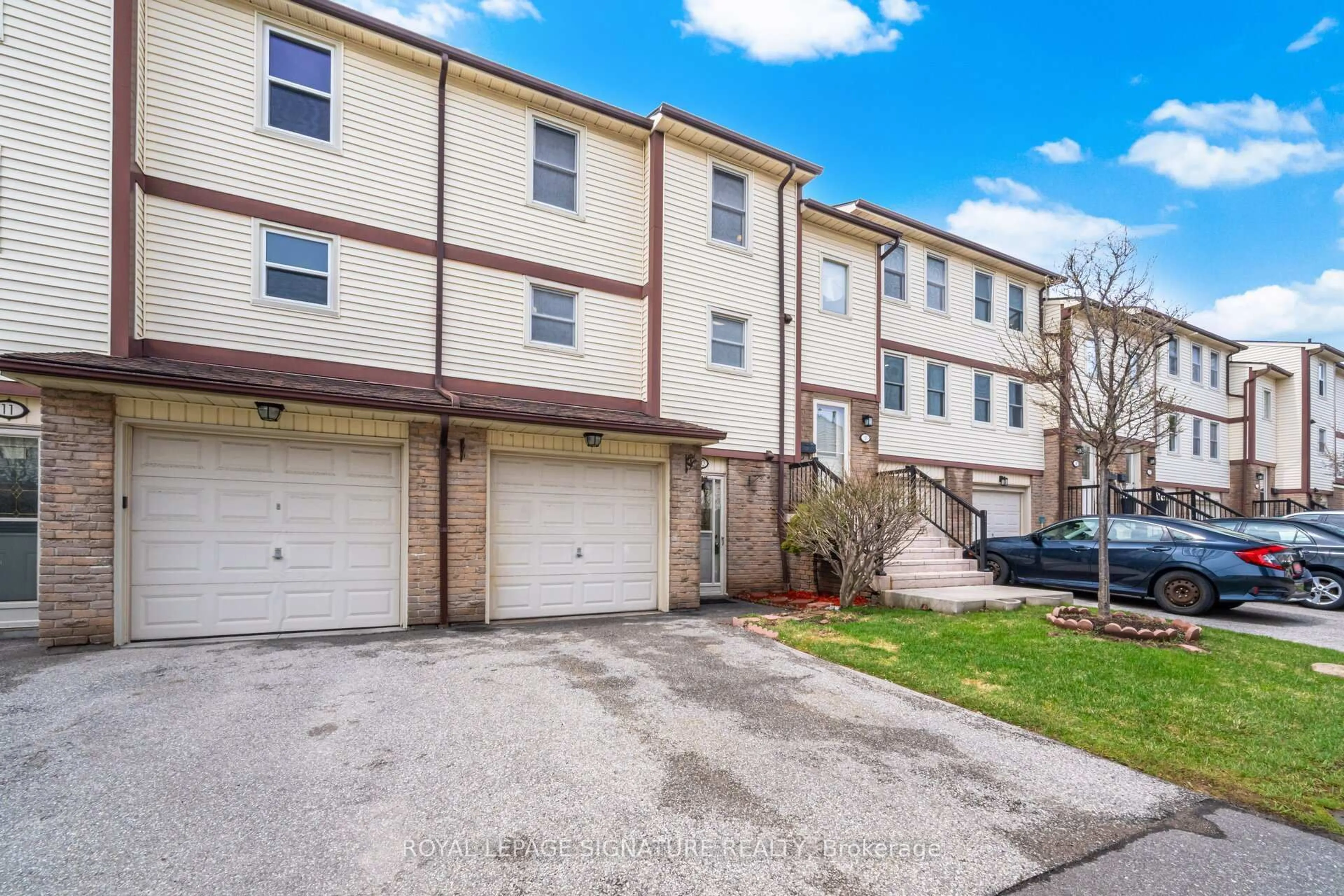 A pic from outside/outdoor area/front of a property/back of a property/a pic from drone, street for 7340 Copenhagen Rd #10, Mississauga Ontario L5N 2S5