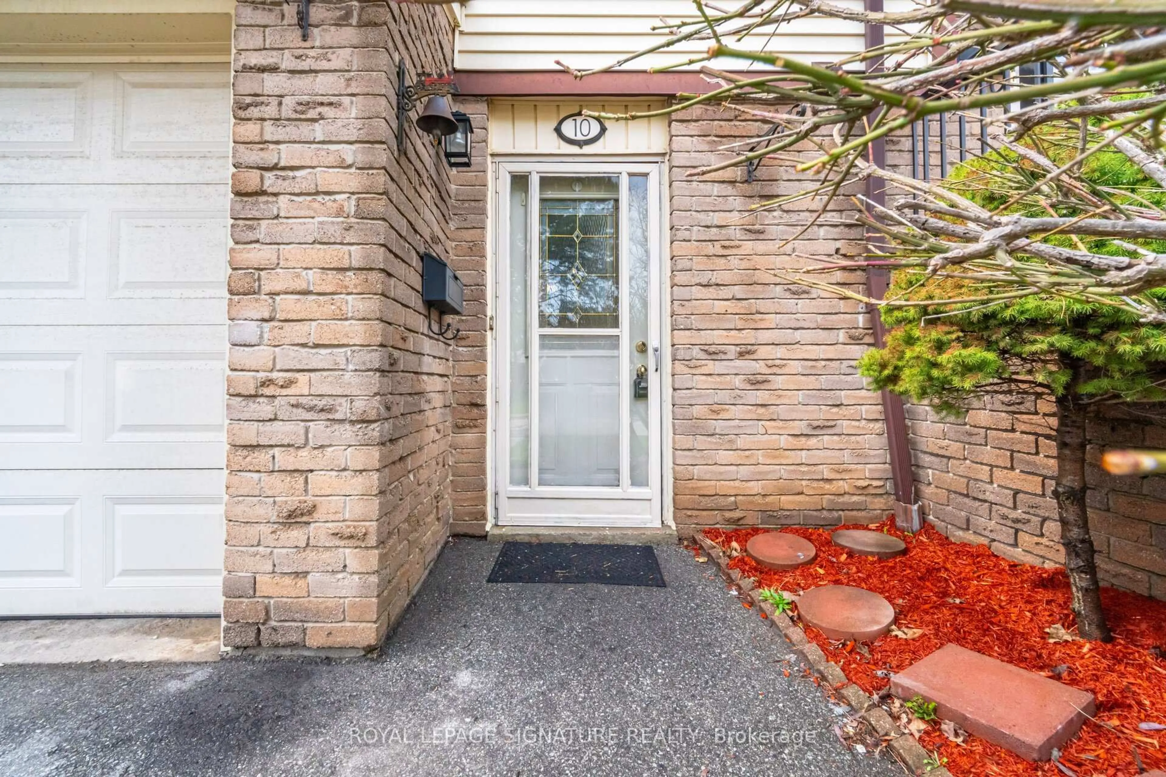 Indoor entryway for 7340 Copenhagen Rd #10, Mississauga Ontario L5N 2S5
