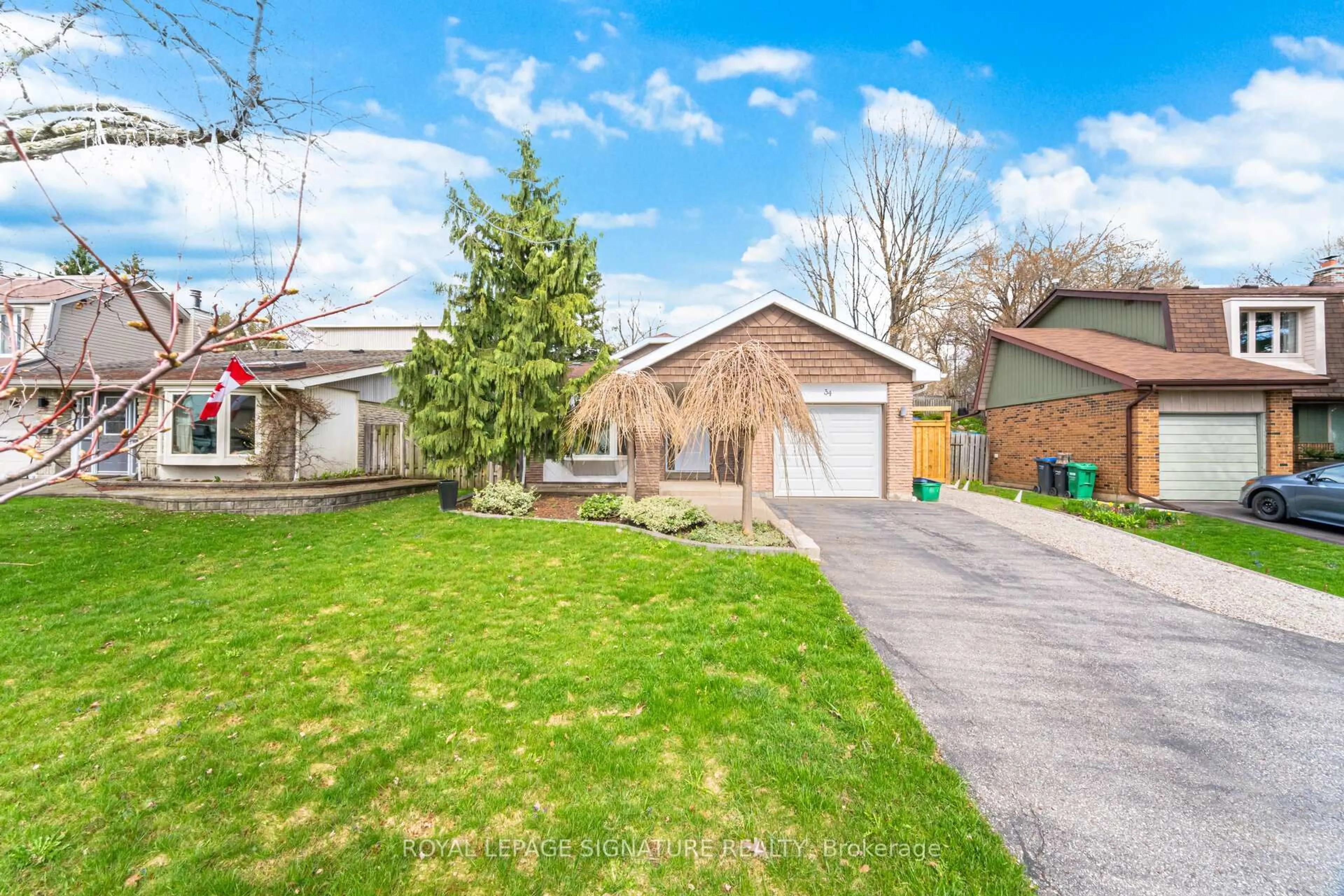 A pic from outside/outdoor area/front of a property/back of a property/a pic from drone, street for 34 Lorraine Cres, Brampton Ontario L6S 2R7