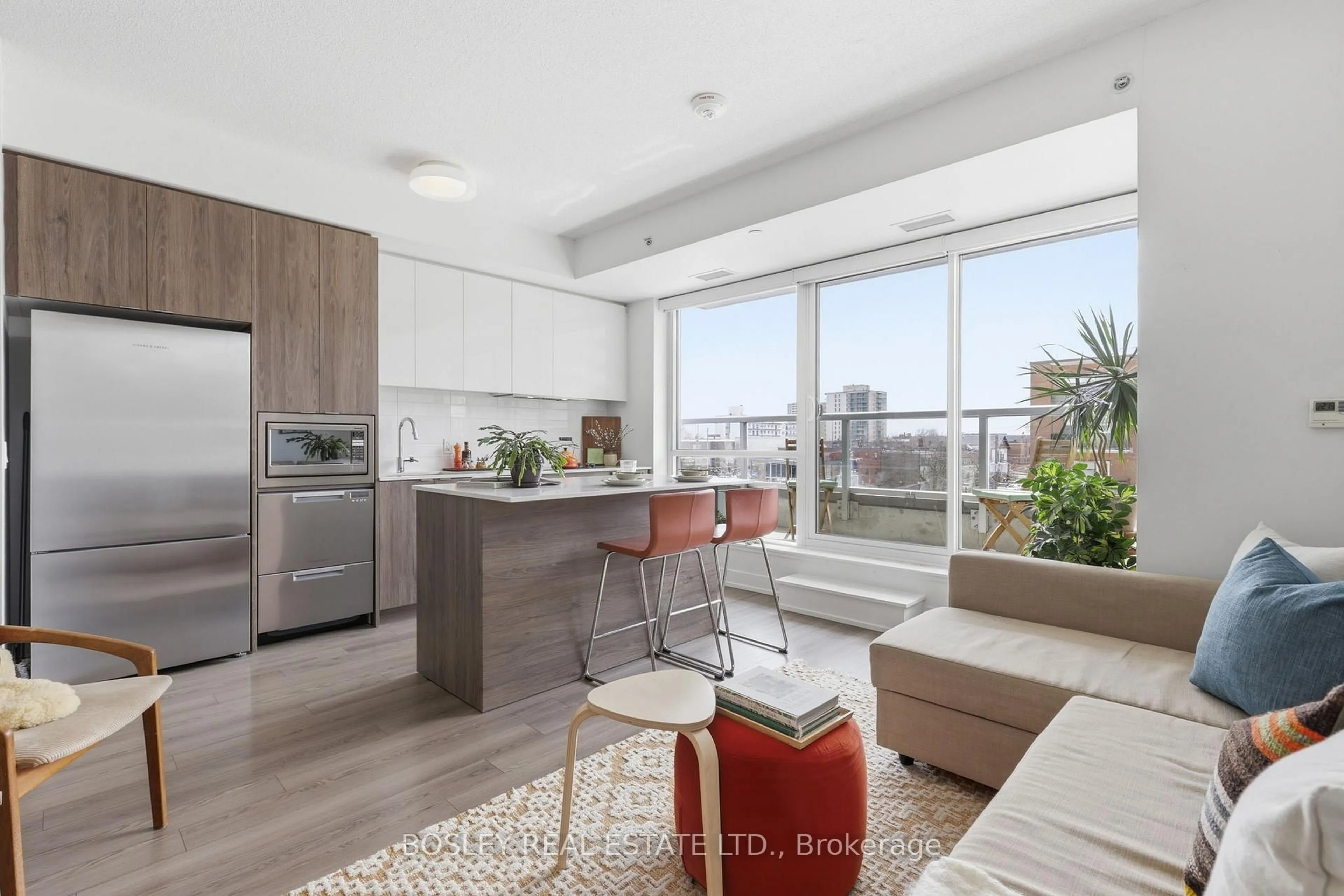 Open concept kitchen, unknown for 8 Ann St #207, Mississauga Ontario L5G 0C1