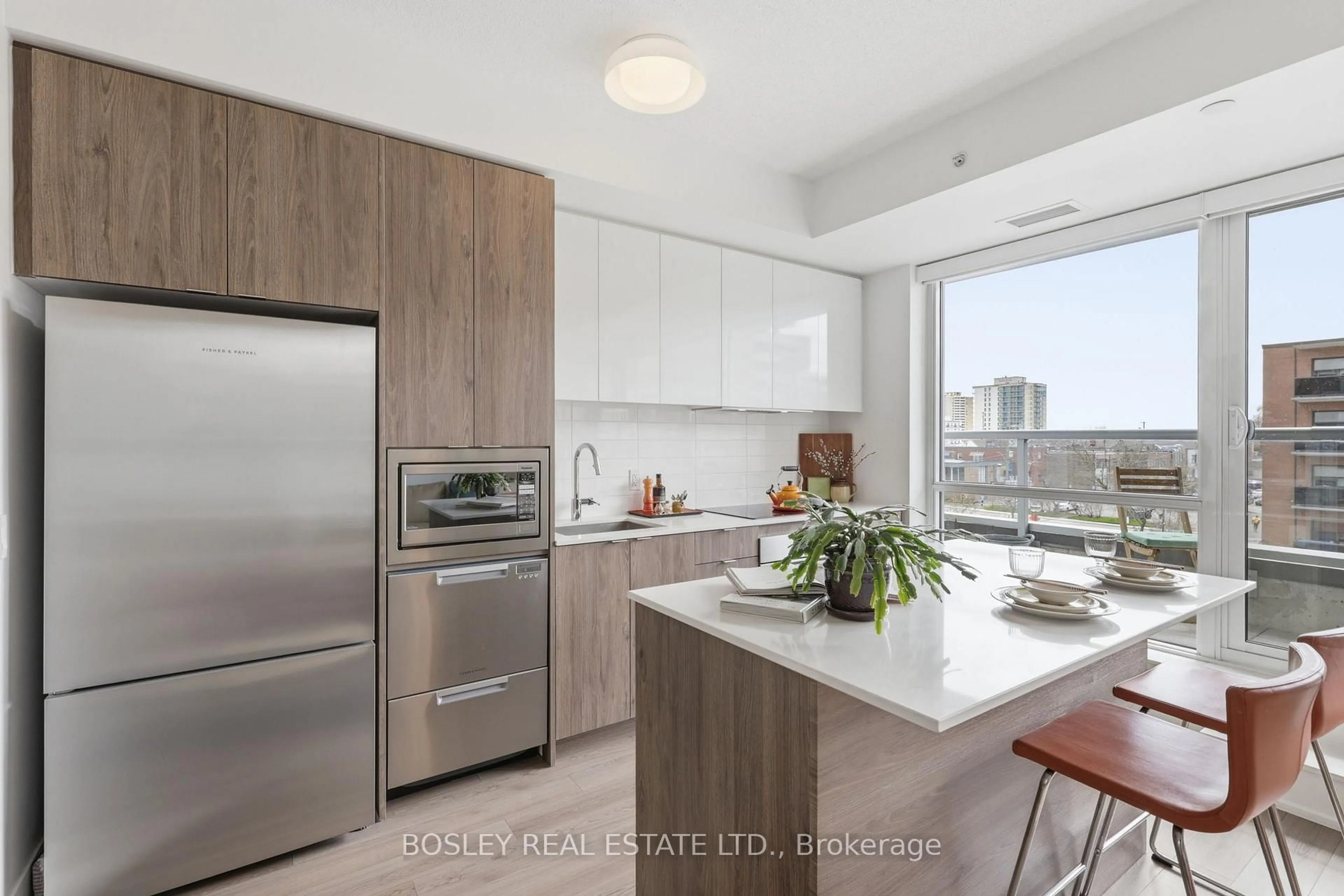 Unknown for 8 Ann St #207, Mississauga Ontario L5G 0C1