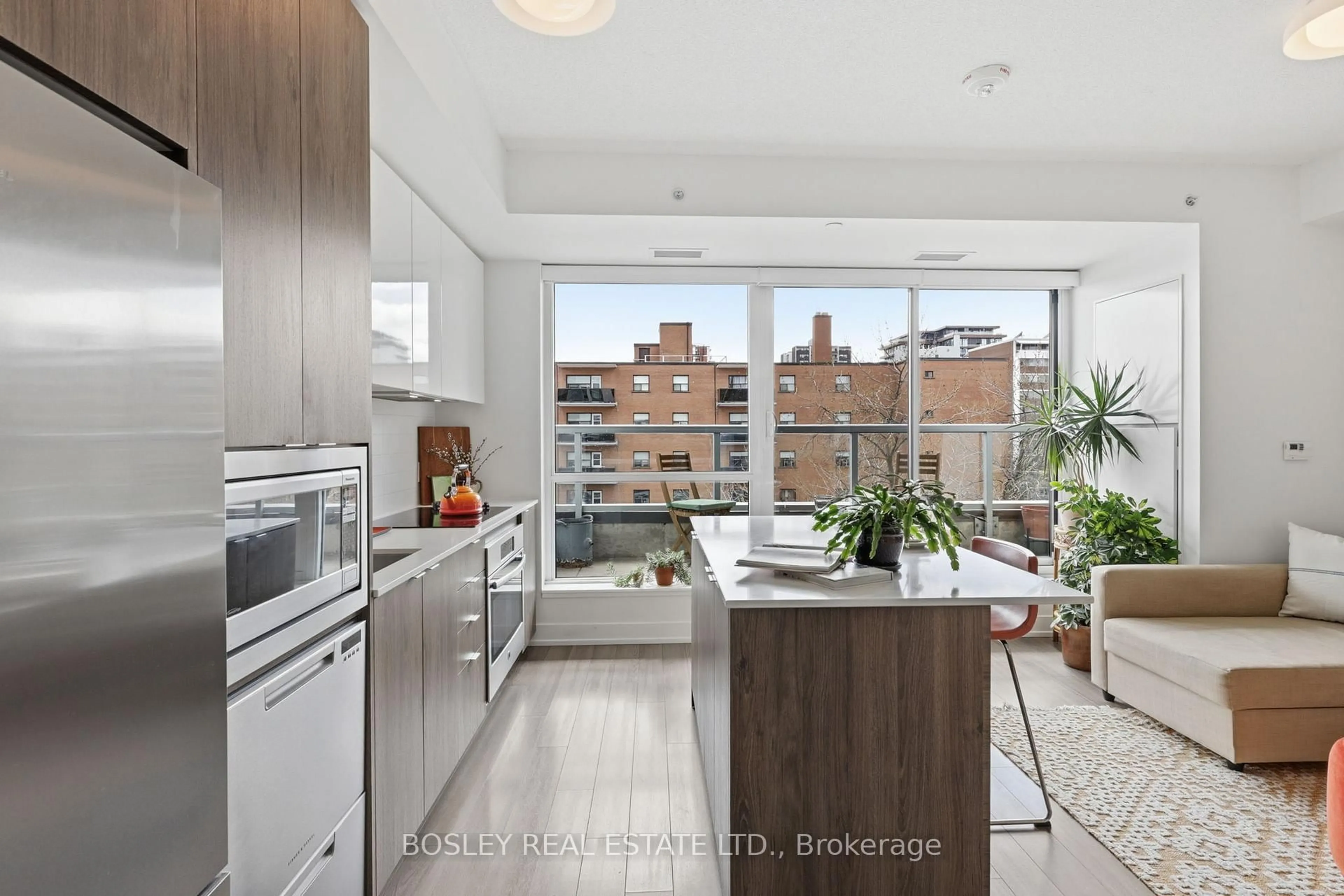 Open concept kitchen, unknown for 8 Ann St #207, Mississauga Ontario L5G 0C1