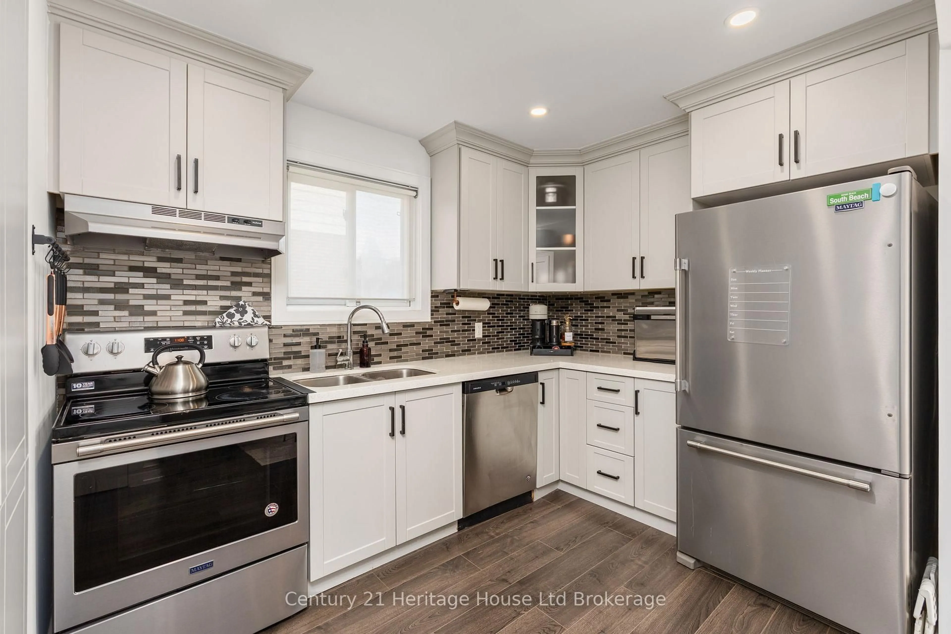 Open concept kitchen, ceramic/tile floor for 9 San Vito Way, Toronto Ontario M3L 2G7