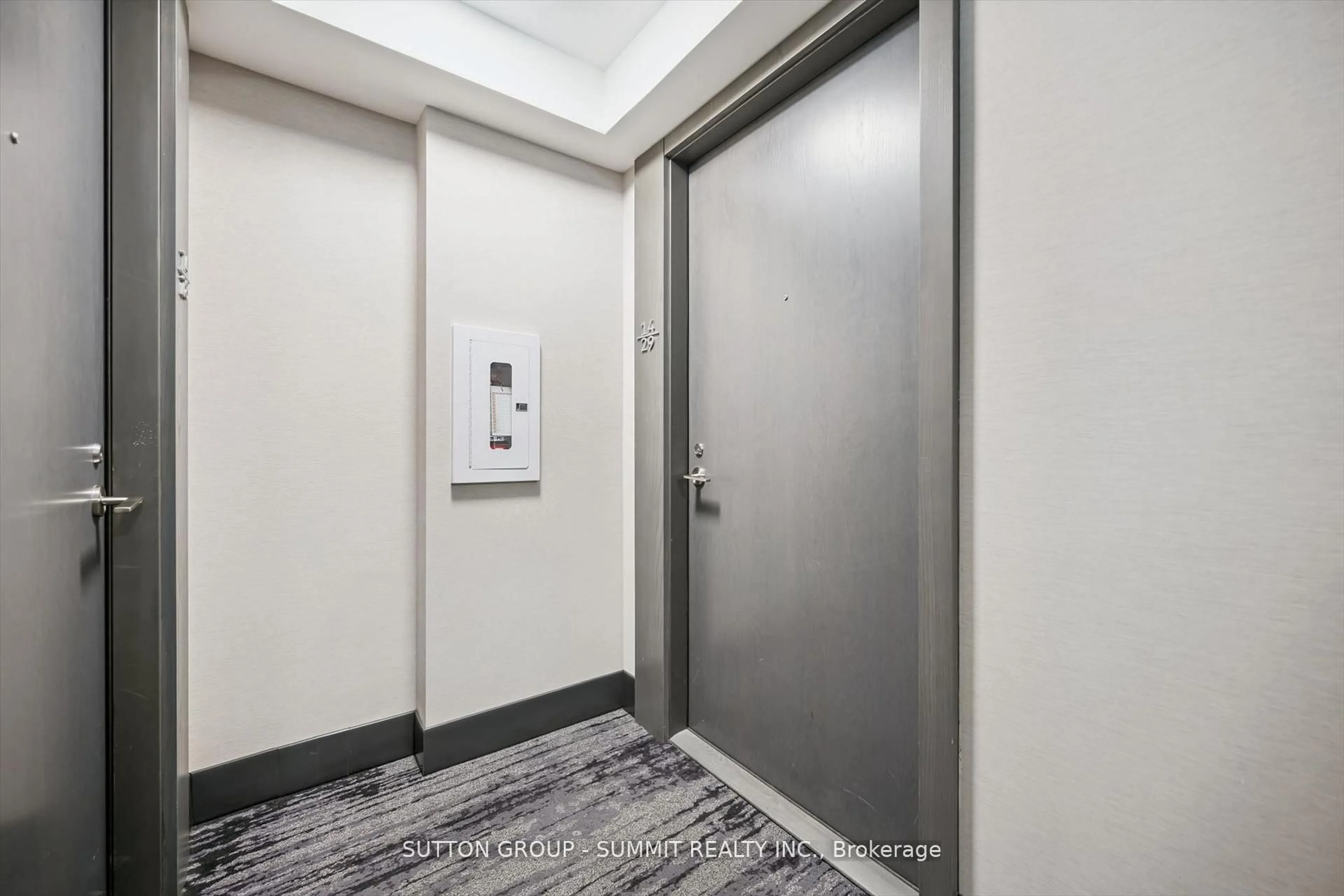 Indoor foyer for 5 Mabelle Ave #1429, Toronto Ontario M9A 0C8