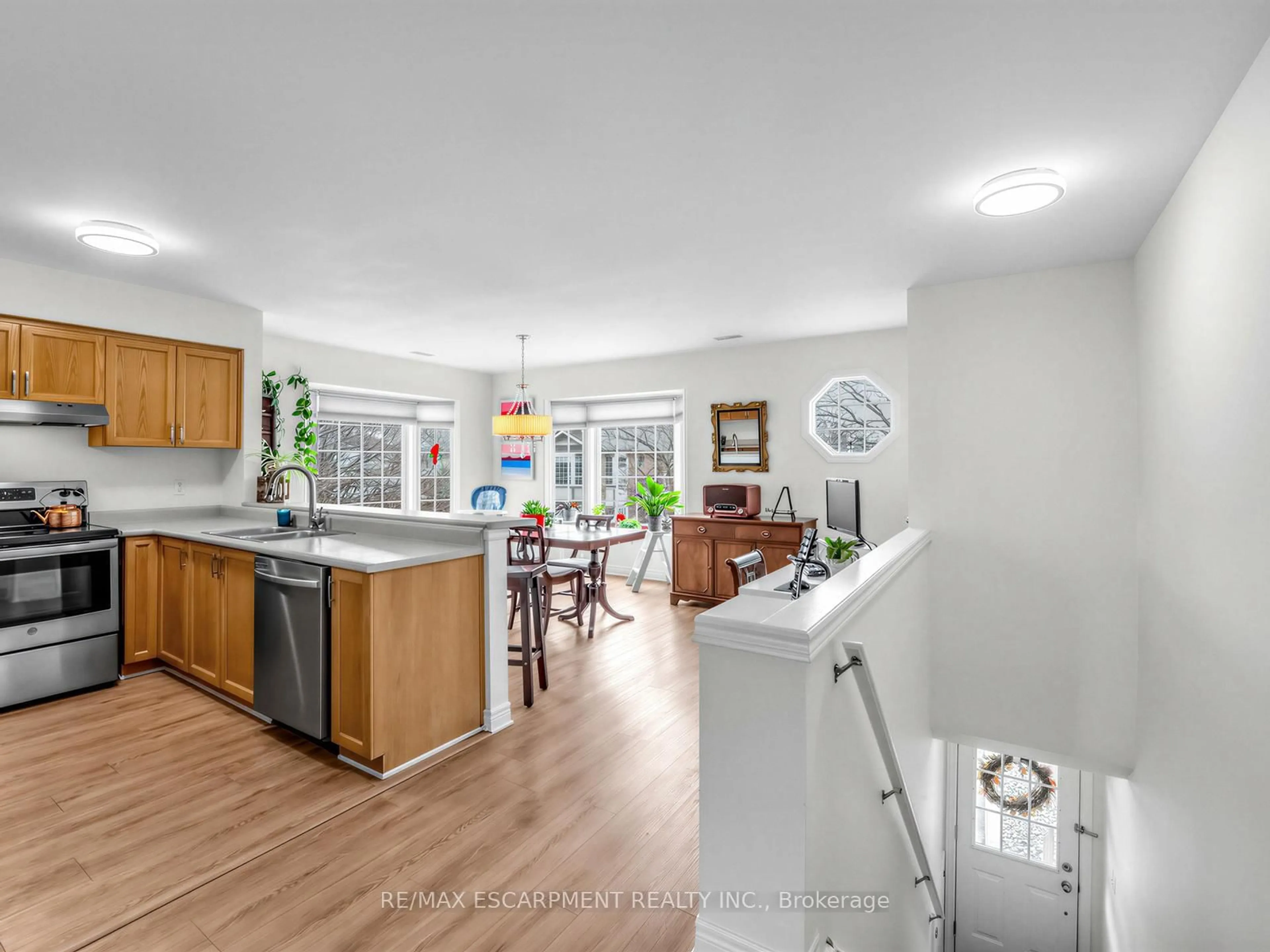 Open concept kitchen, unknown for 705 CUMBERLAND Ave #10, Burlington Ontario L7N 3W4