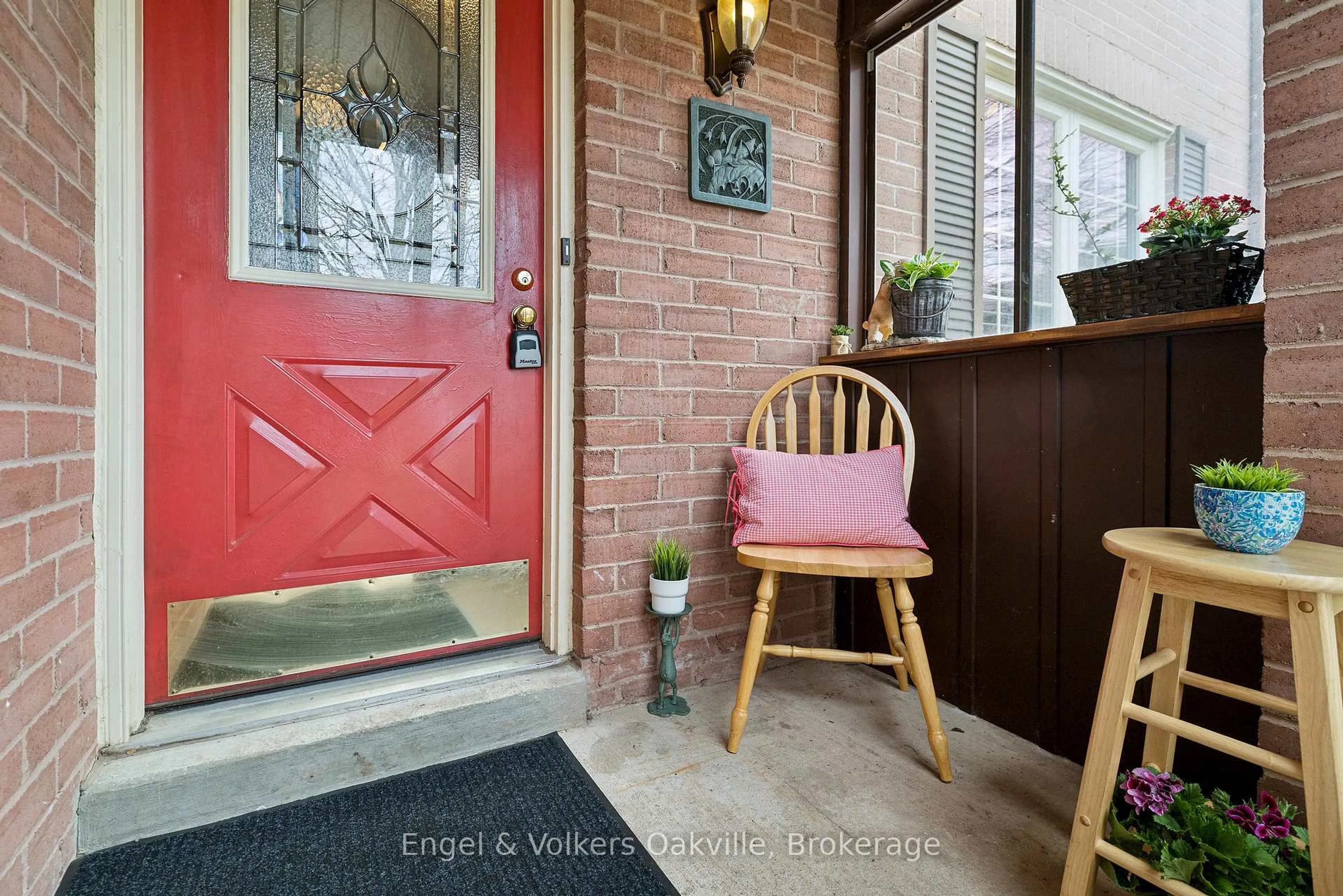 Indoor entryway for 240 Ross Lane, Oakville Ontario L6H 5E5