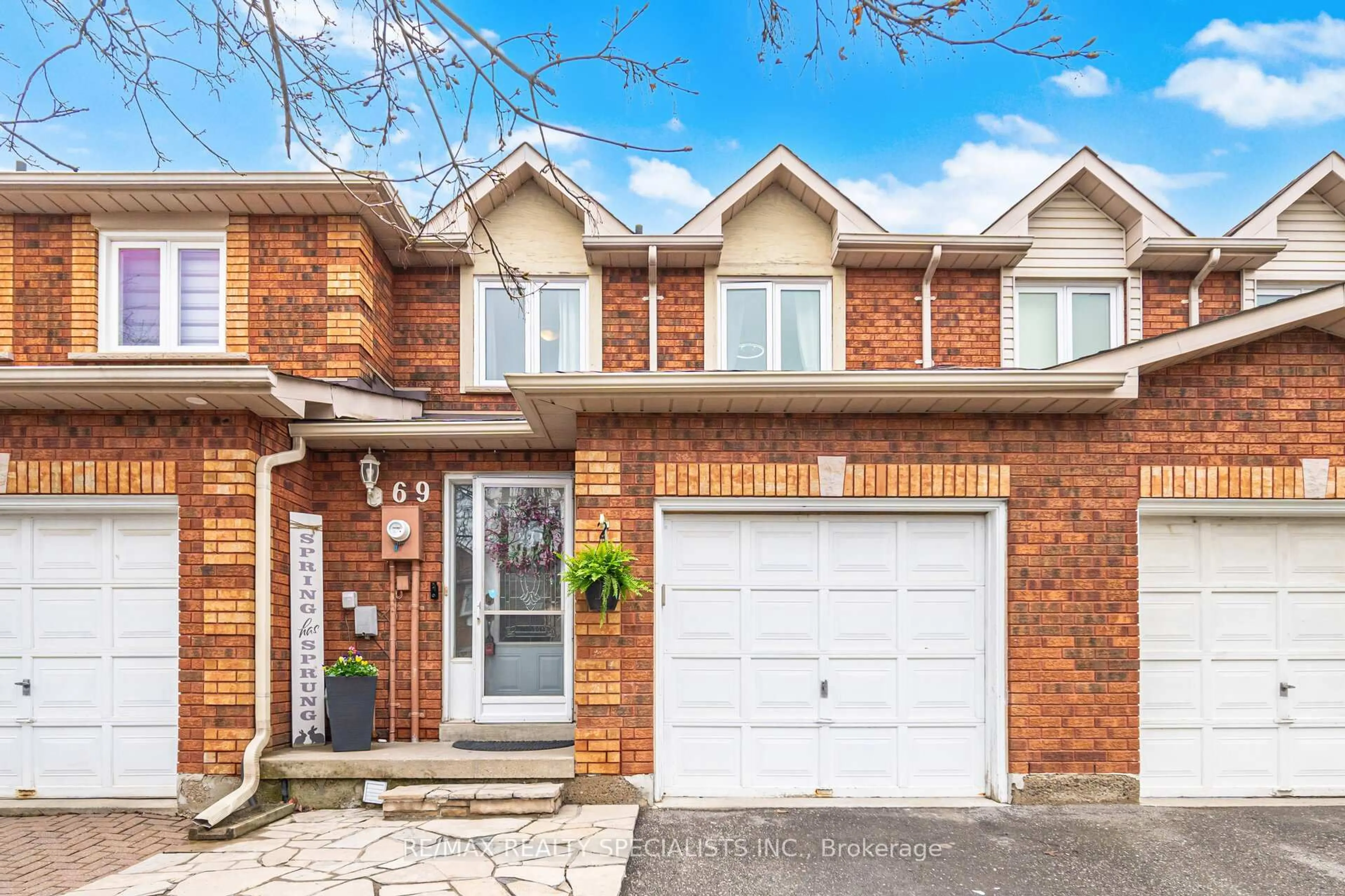 Home with brick exterior material, street for 69 Wood Circ, Caledon Ontario L7E 1R4