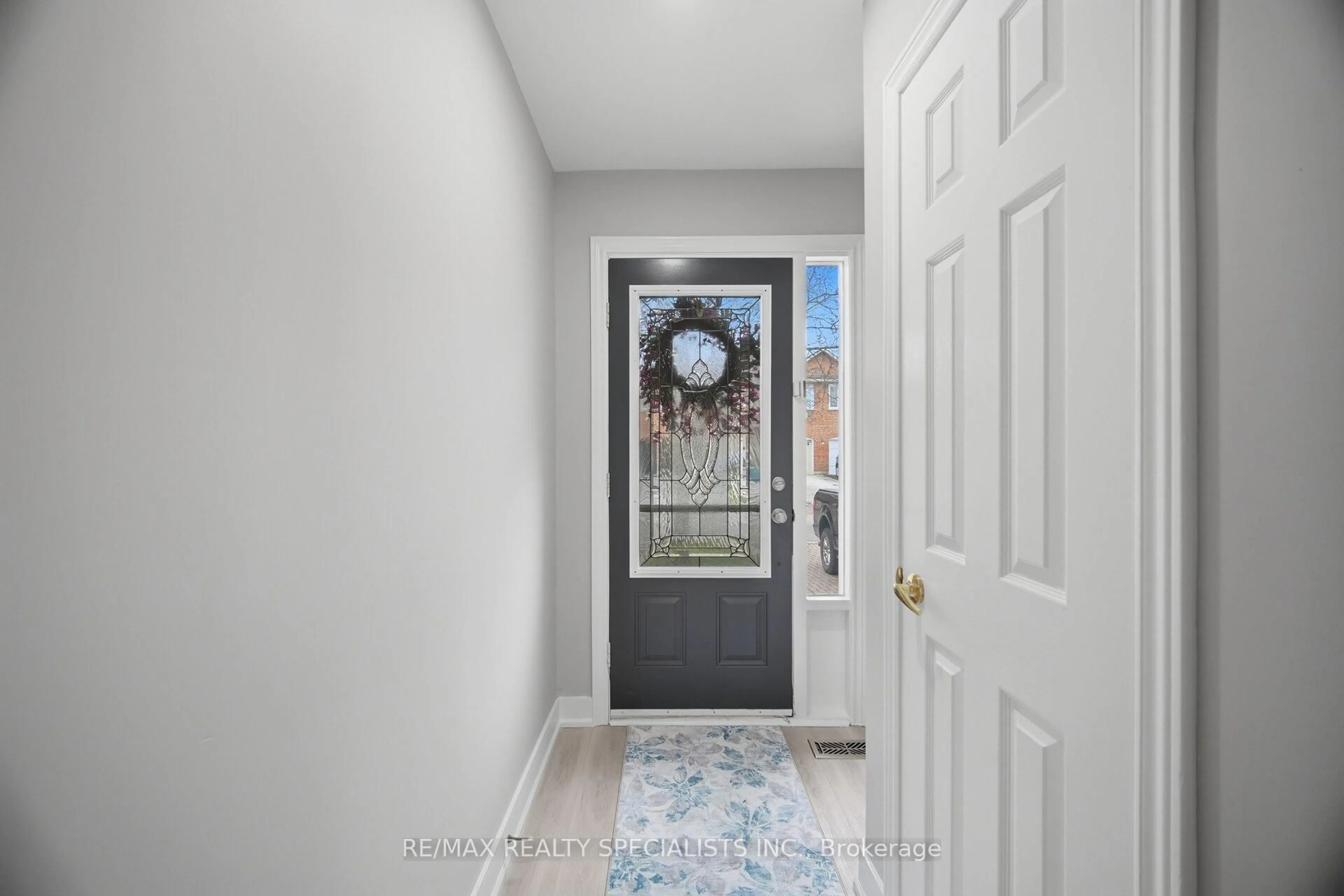Indoor entryway for 69 Wood Circ, Caledon Ontario L7E 1R4