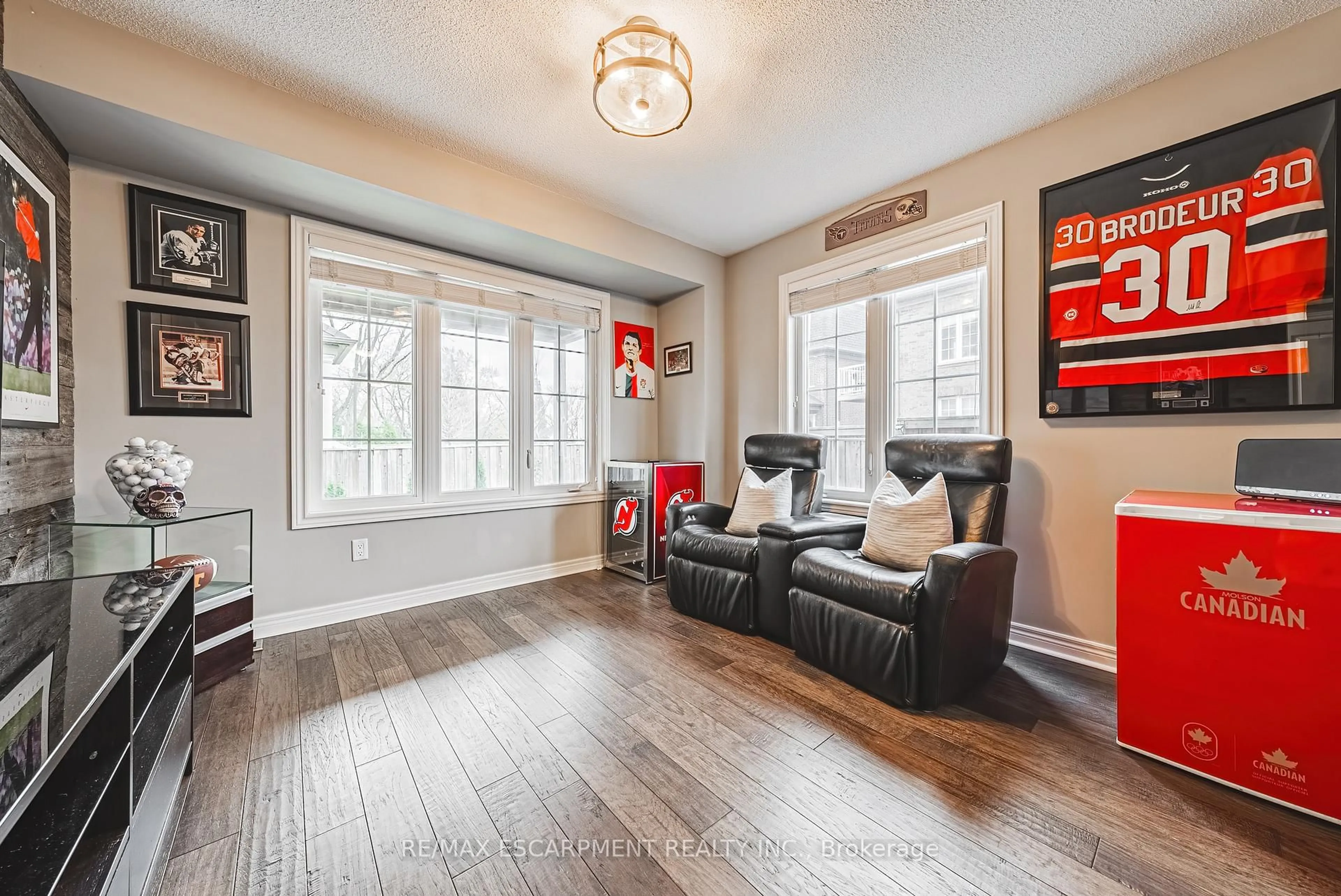 Living room with furniture, unknown for 2220 Queensway Dr #4, Burlington Ontario L7R 0E7